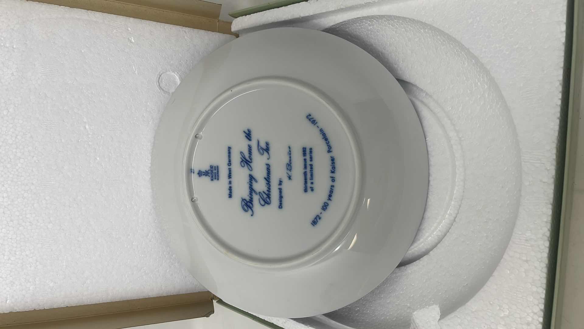 Photo 1 of KAISER PORCELAIN COLLECTOR PLATE FROM 1982 TITLED "BRINGING HOME THE CHRISTMAS TREE"