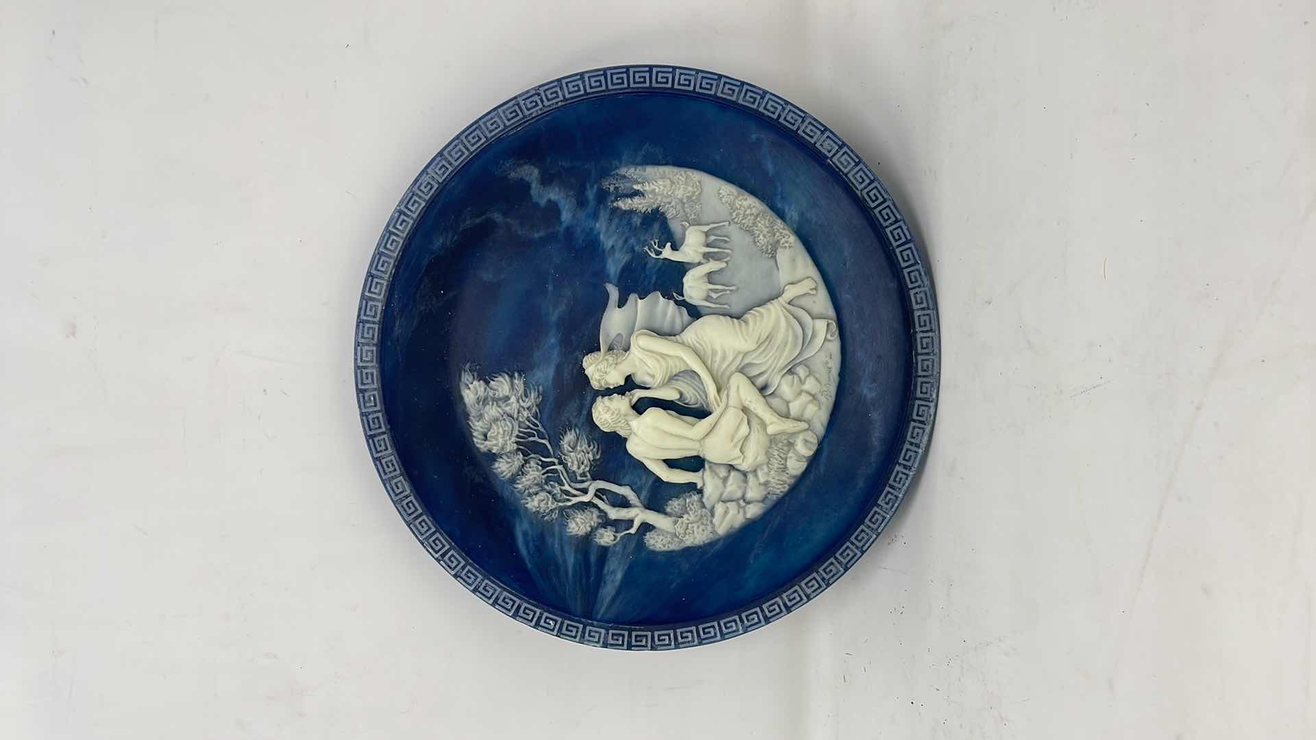 Photo 1 of "THE ISLE OF CIRCE" INCOLAY CAMEO COLLECTOR PLATE FROM "THE VOYAGE OF ULYSSES" COLLECTION RARE