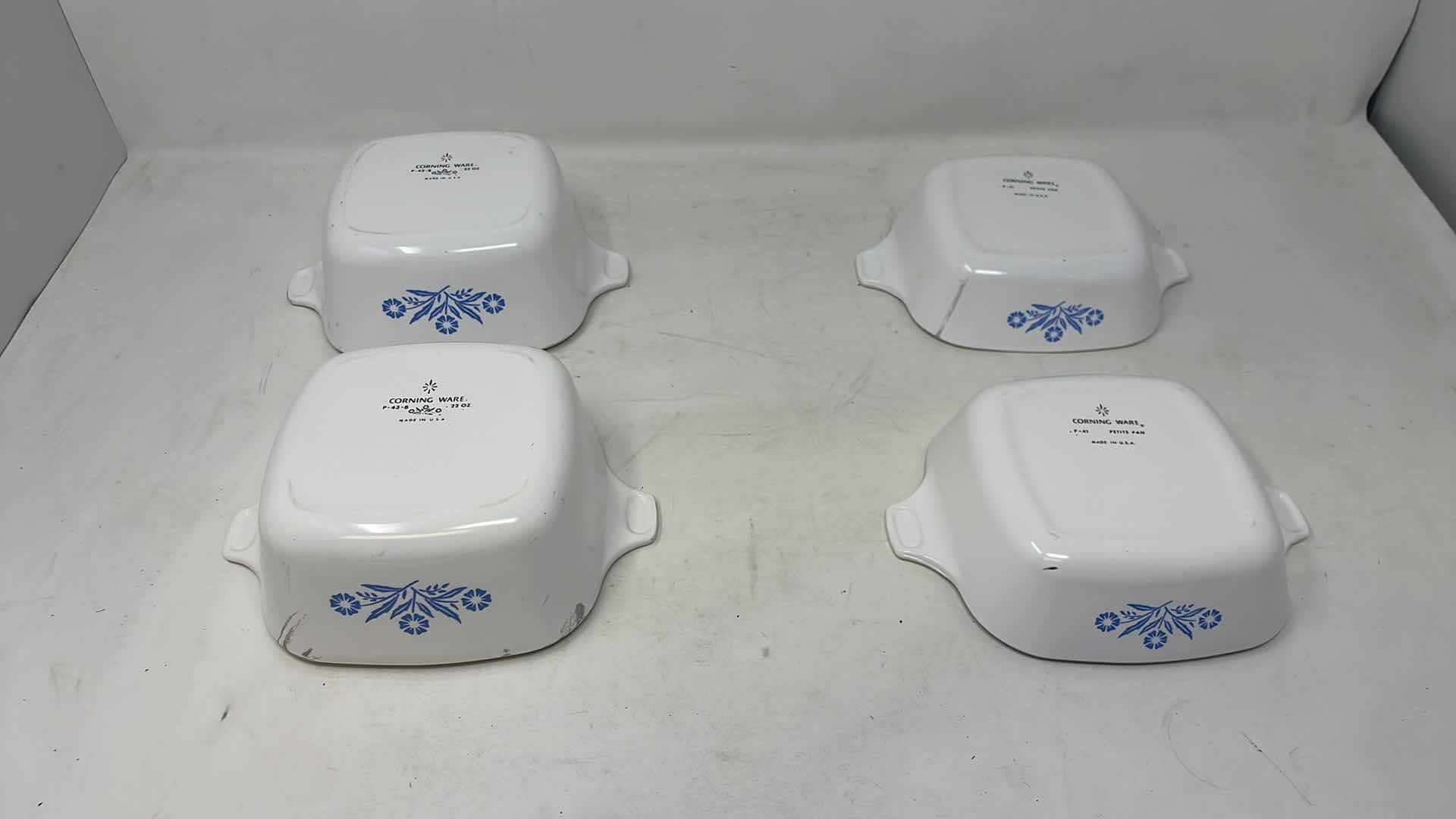 Photo 4 of CORNING WARE CORNFLOWER DESIGN 2-22OZ P-43-B & 2-PETITE PAN P-41