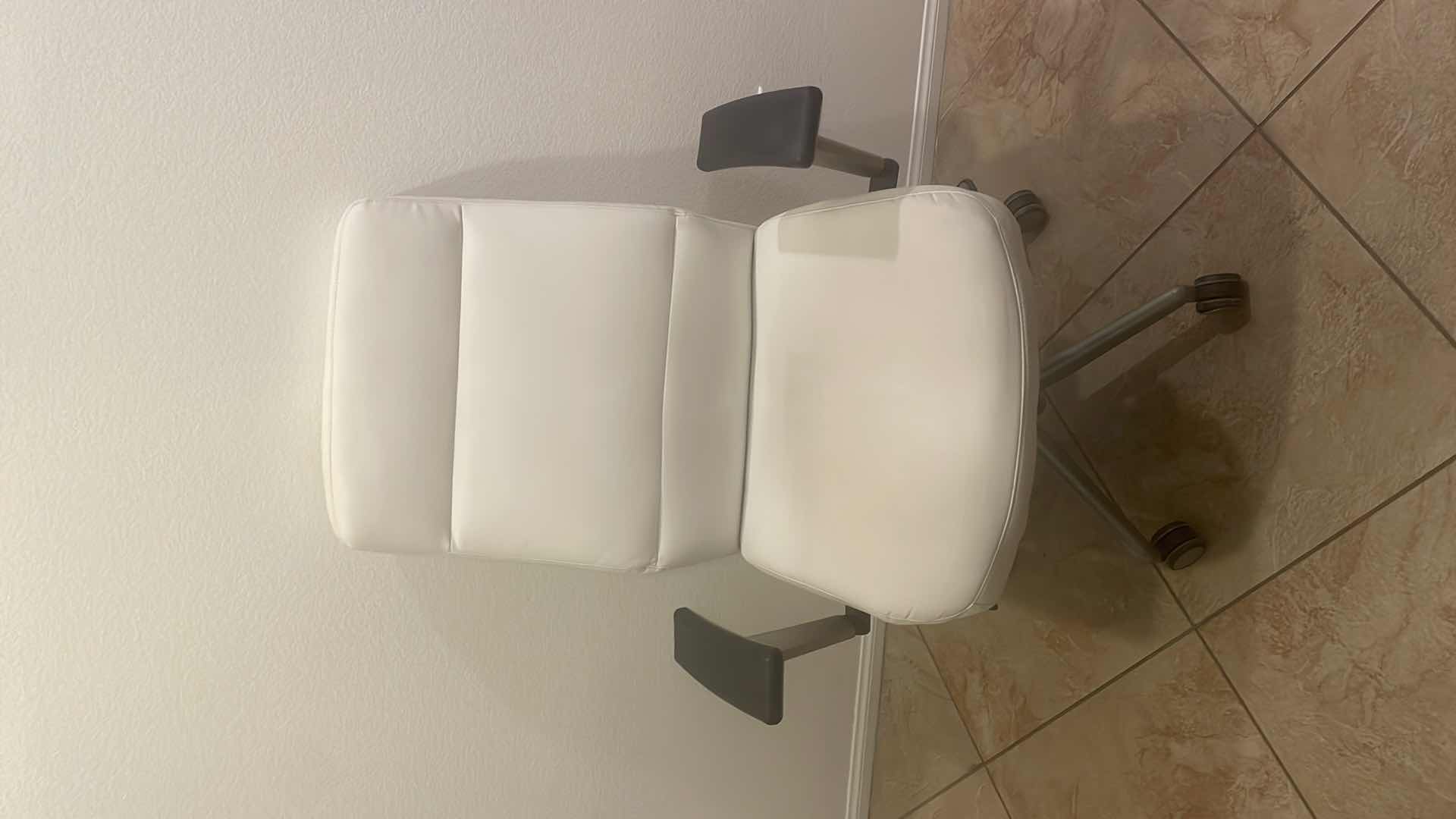 Photo 1 of LA-Z-BOY - BAYLOR MODERN BONDED LEATHER EXECUTIVE CHAIR - WHITE - BONDED LEATHER