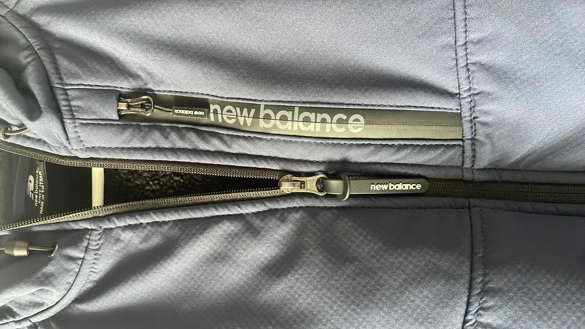 Photo 1 of NEW BALANCE MENS HOODED JACKET SIZE LARGE NAVY BLUE