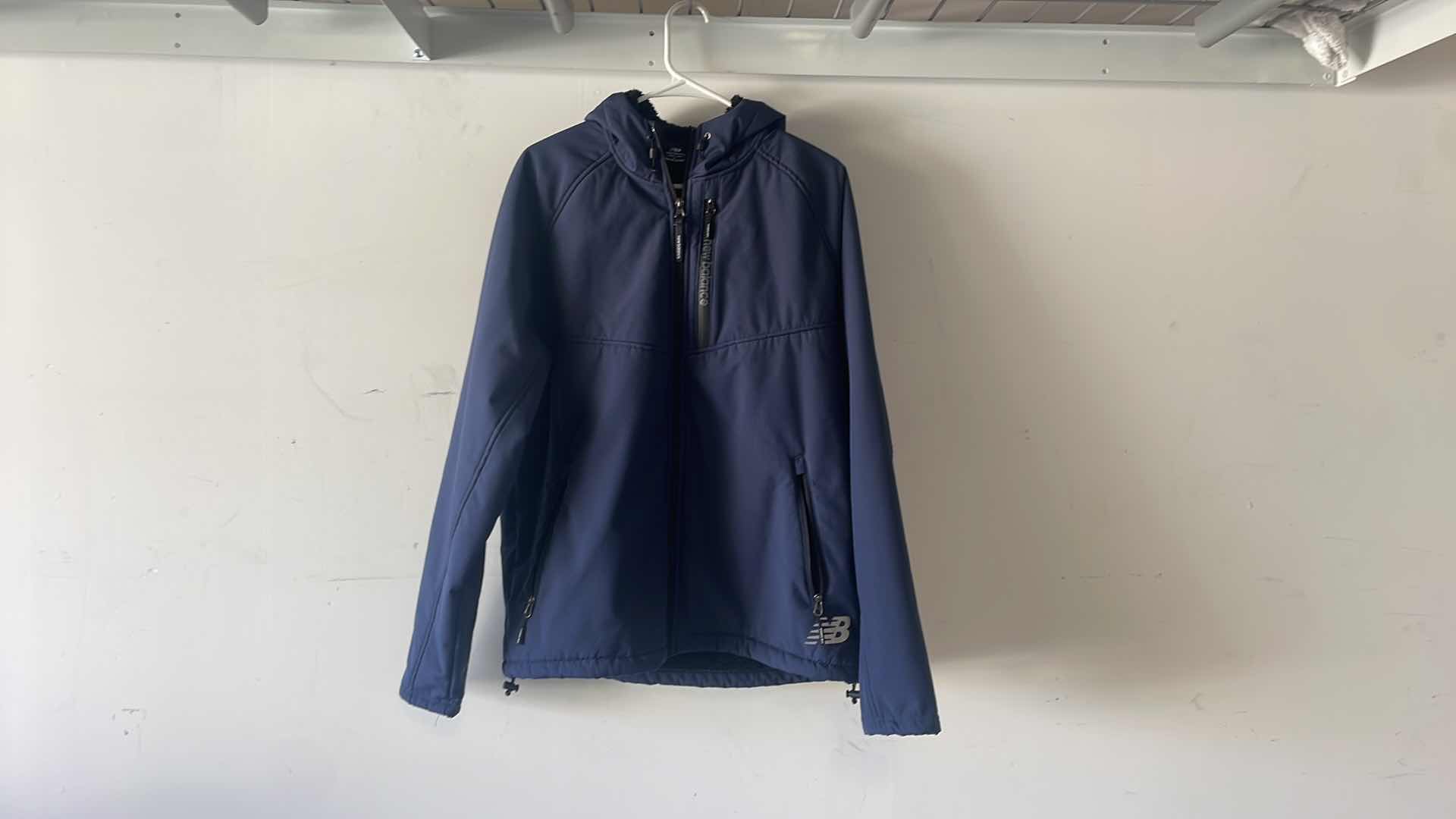 Photo 1 of NEW BALANCE MENS HOODED JACKET SIZE LARGE NAVY BLUE
