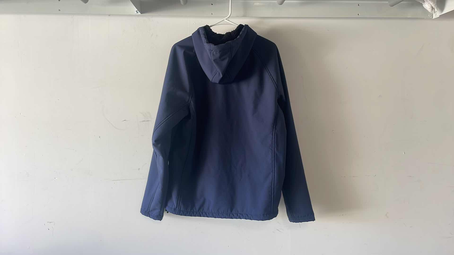 Photo 1 of NEW BALANCE MENS HOODED JACKET SIZE LARGE NAVY BLUE