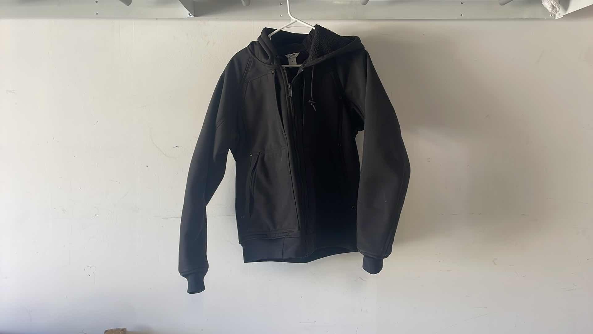 Photo 1 of DULUTH MENS HOODED JACKET SIZE MEDIUM BLACK