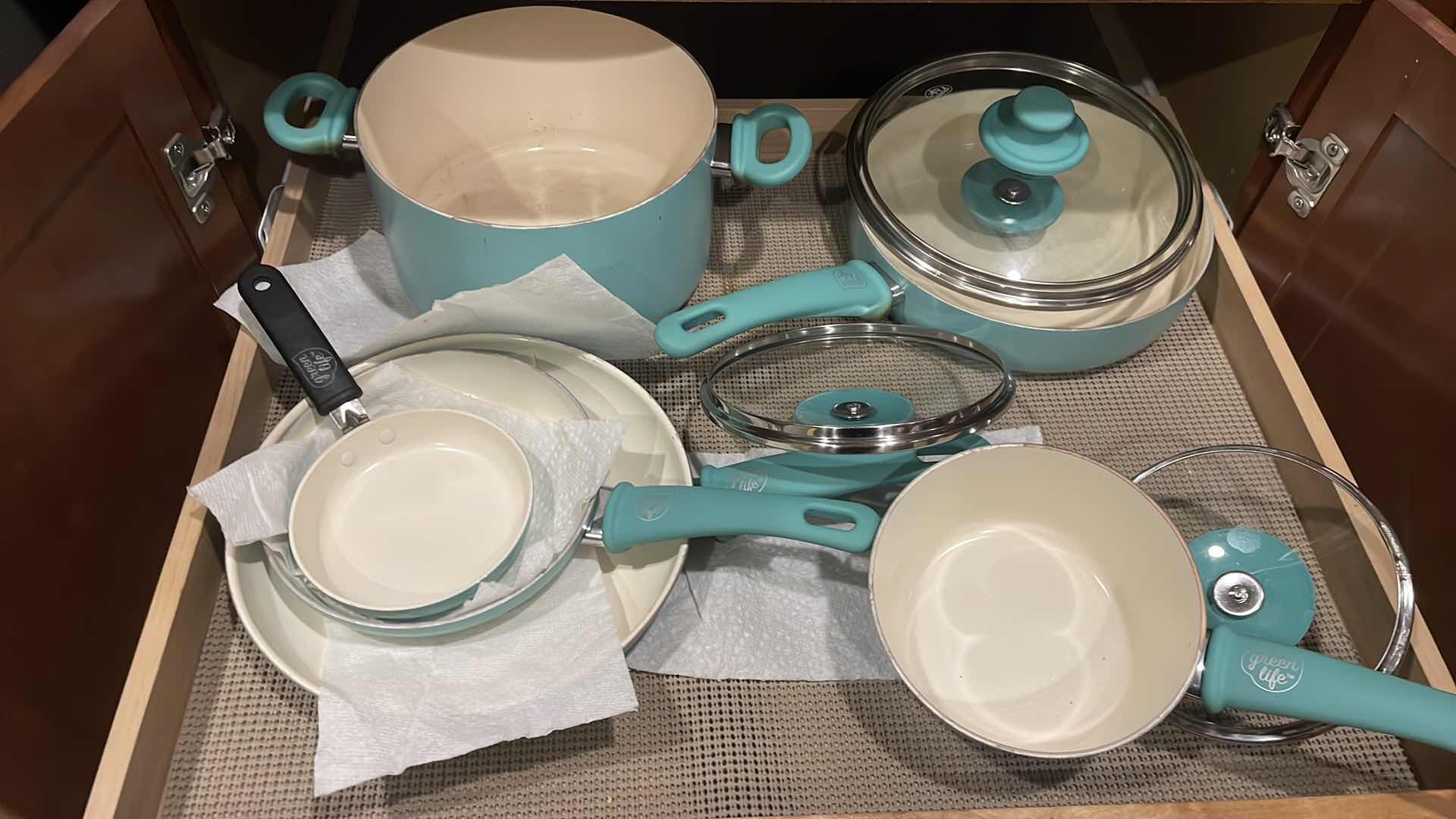 Photo 1 of CONTENTS OF SHELVES POT AND PANS