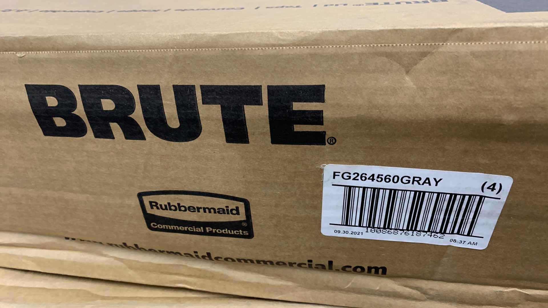 Photo 1 of 4-RUBBERMAID BRUTE 44GALLON TRASH CAN LIDS