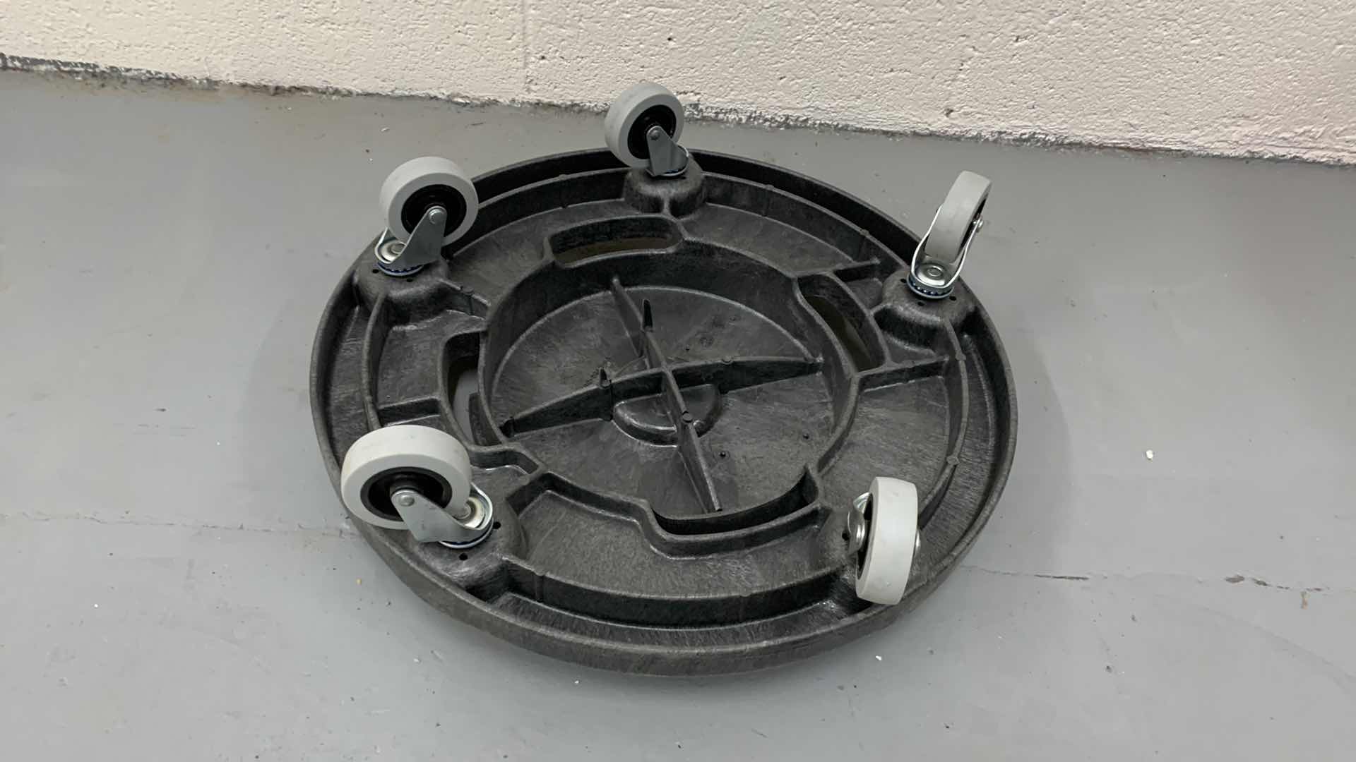 Photo 1 of RUBBERMAID BRUTE DOLLY