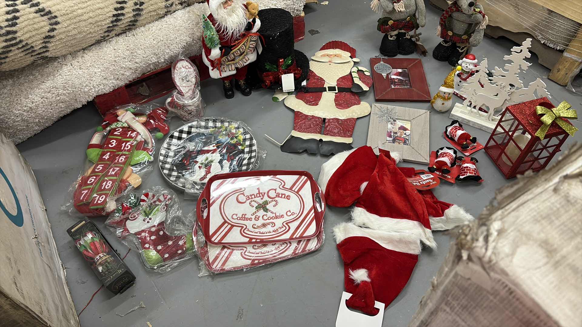 Photo 1 of MISCELLANEOUS CHRISTMAS DECOR