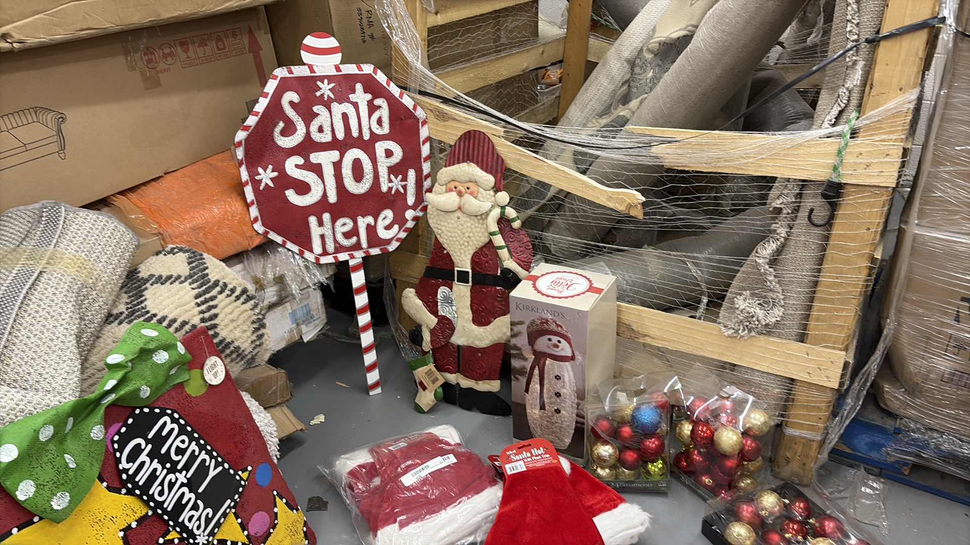 Photo 1 of MISCELLANEOUS CHRISTMAS DECOR