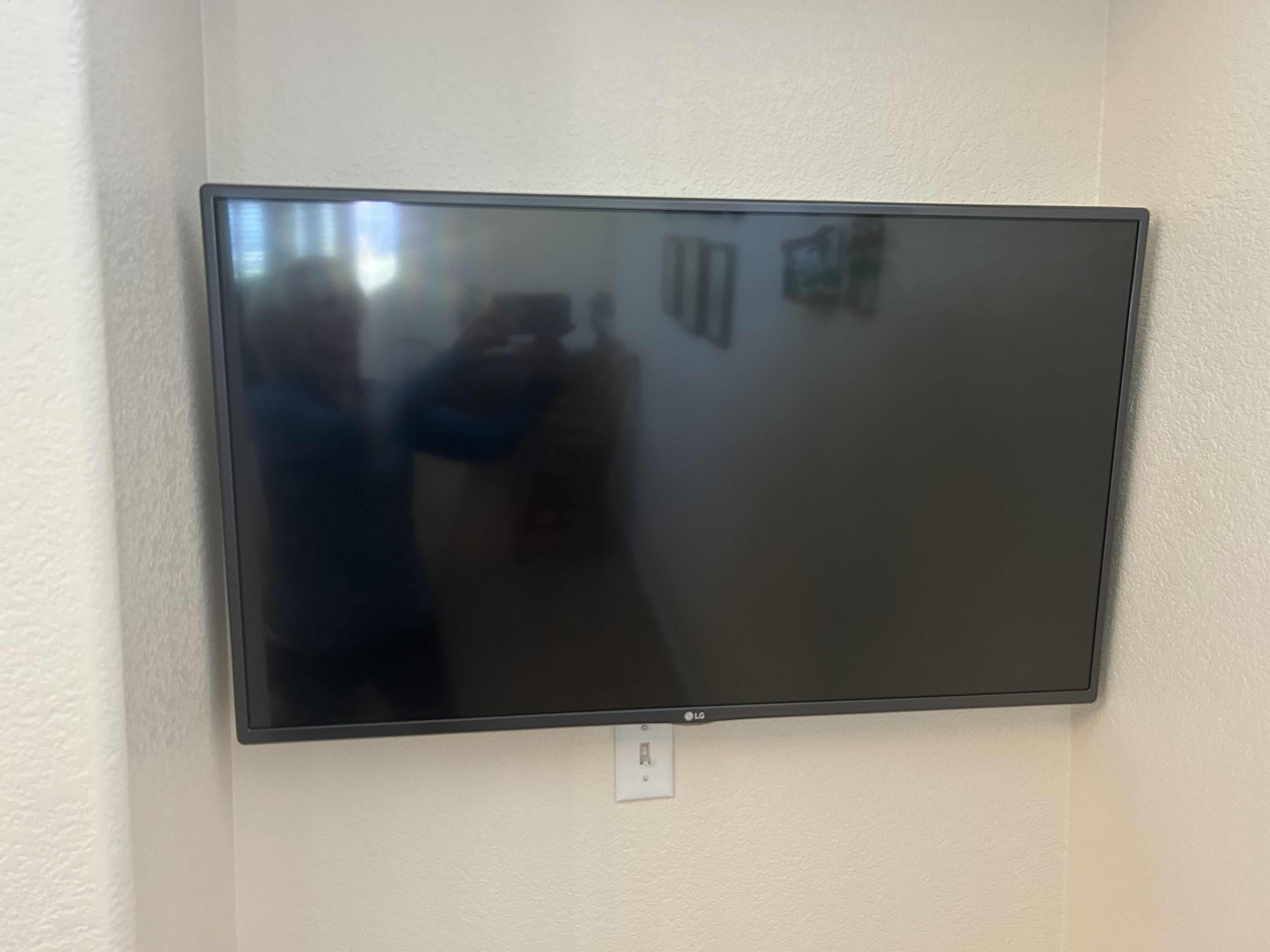 Photo 1 of LG  42” FLAT SCREEN TV W REMOTE