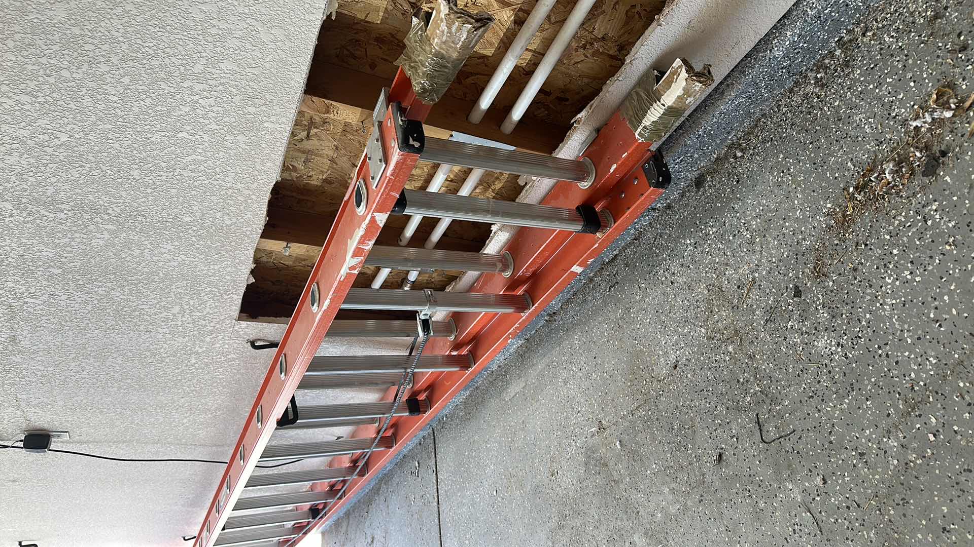 Photo 6 of 28’ WERNER EXTENDABLE LADDER