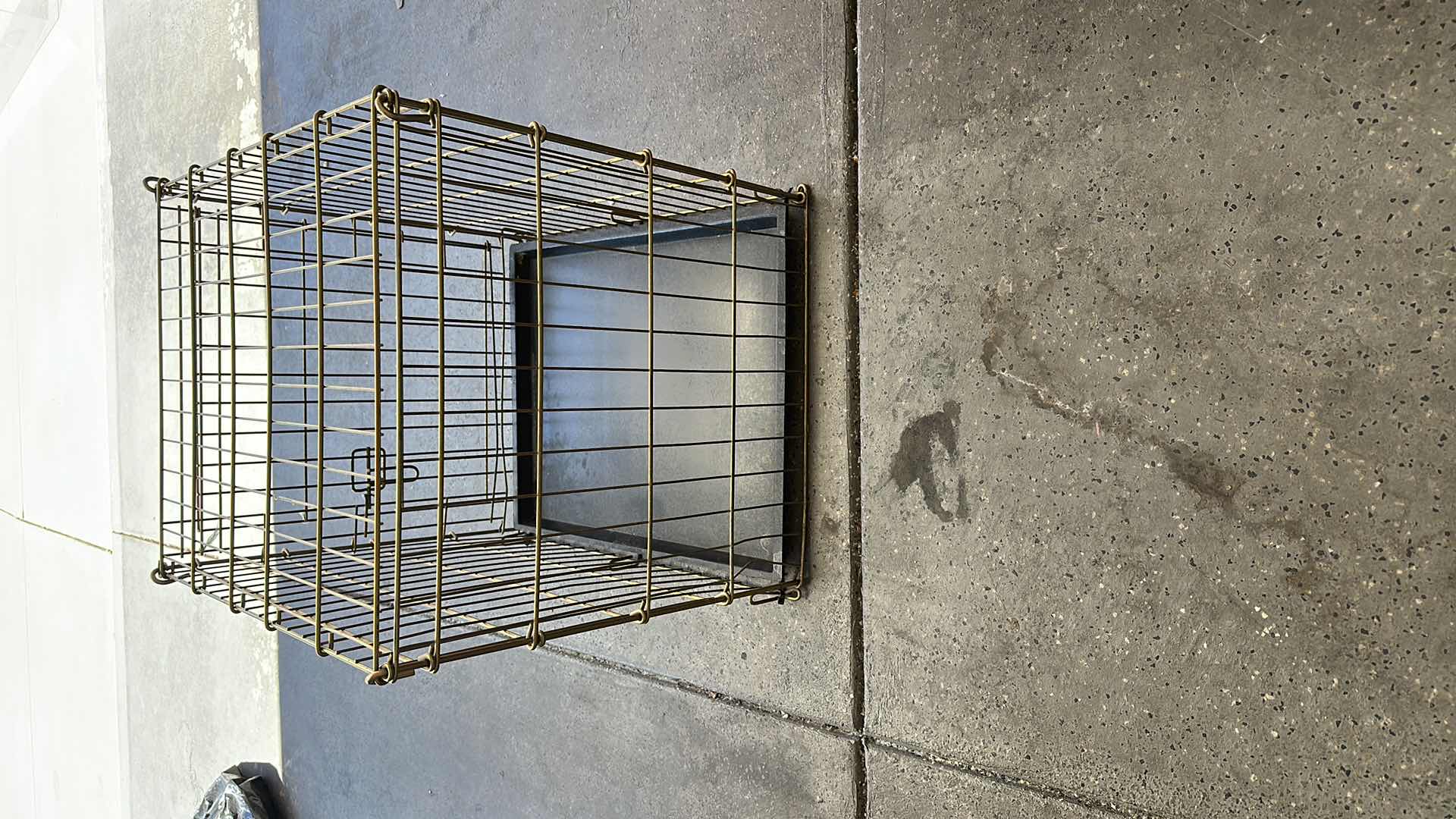 Photo 1 of METAL PET CAGE 20”X 24”H21”