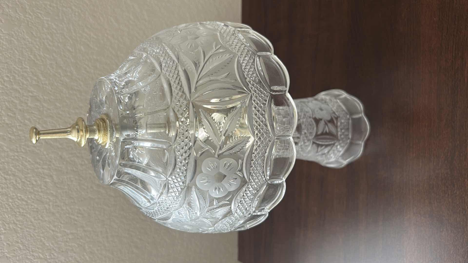 Photo 3 of VINTAGE CUT CRYSTAL GLASS PARLOR TABLE LAMP H 16”