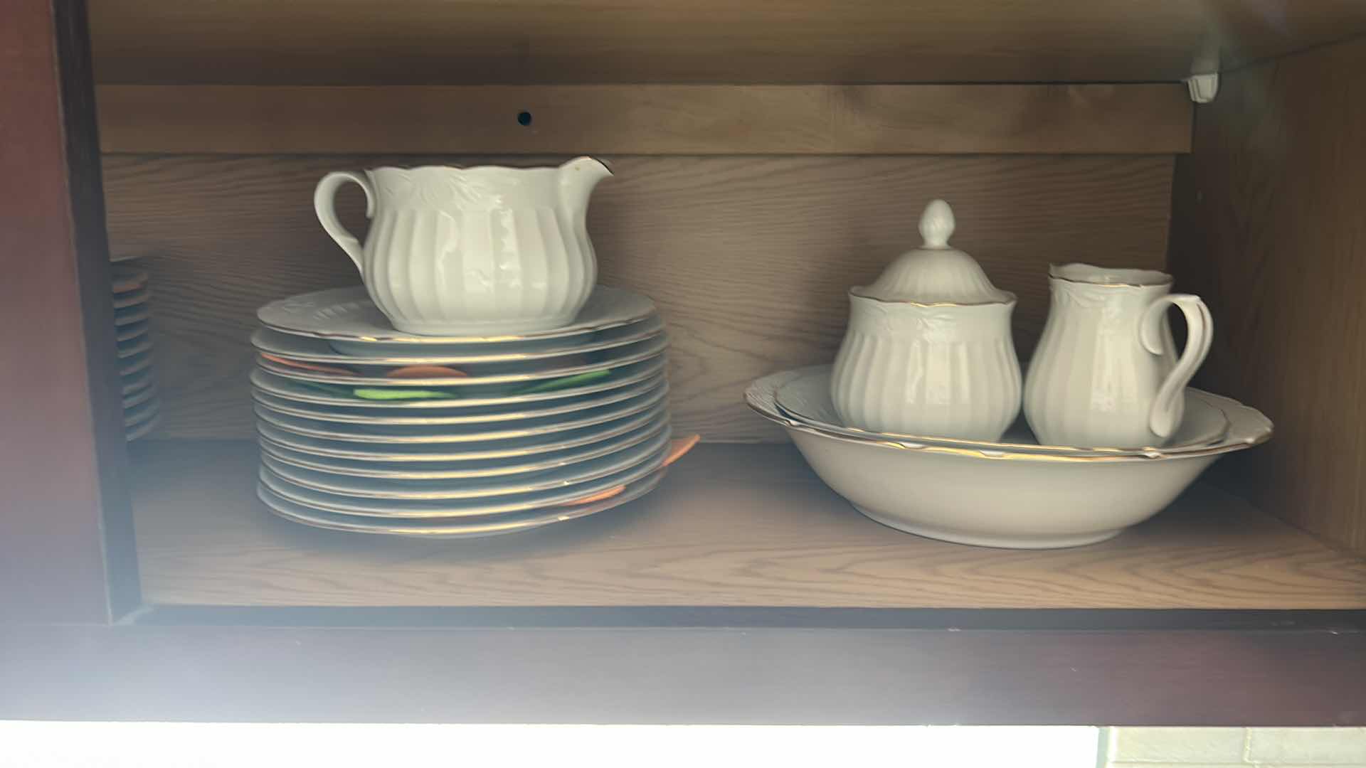 Photo 1 of CONTENT OF SHELF SANTA CLARA DISHES