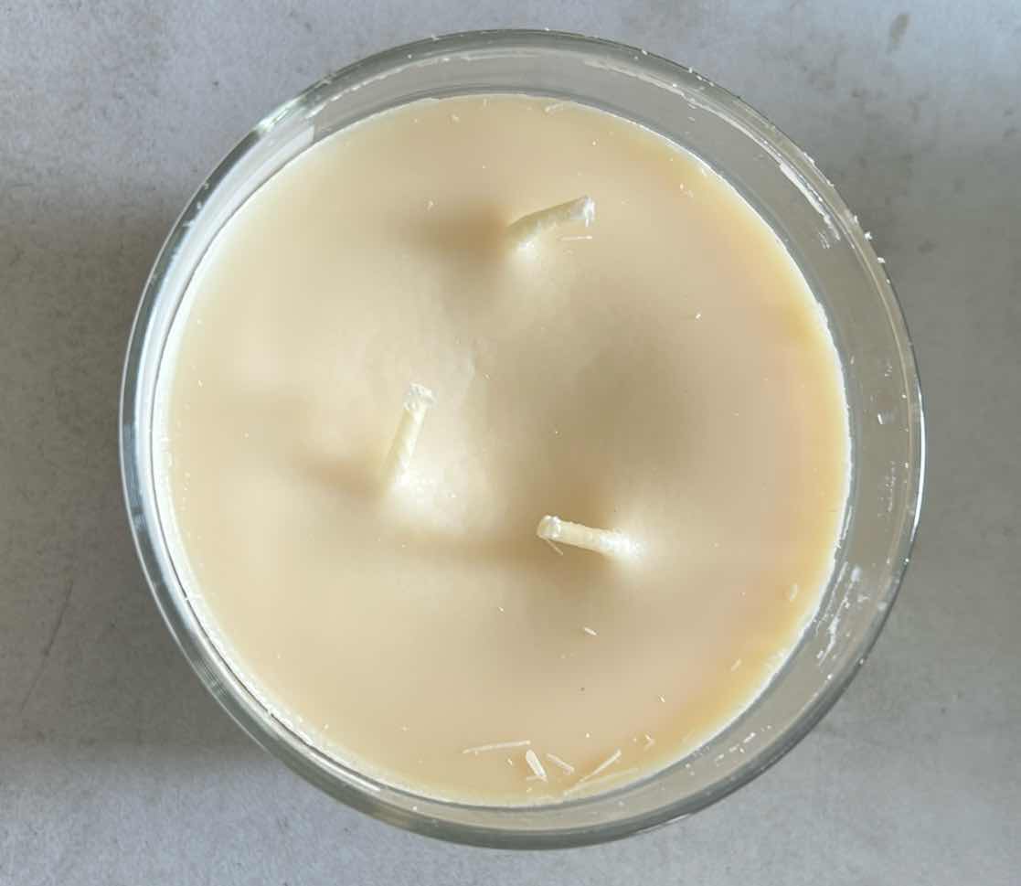 Photo 1 of BATH & BODY WORKS 3-WICK CANDLE 14 oz “SUNSHINE & DAFFODILS“ NIB