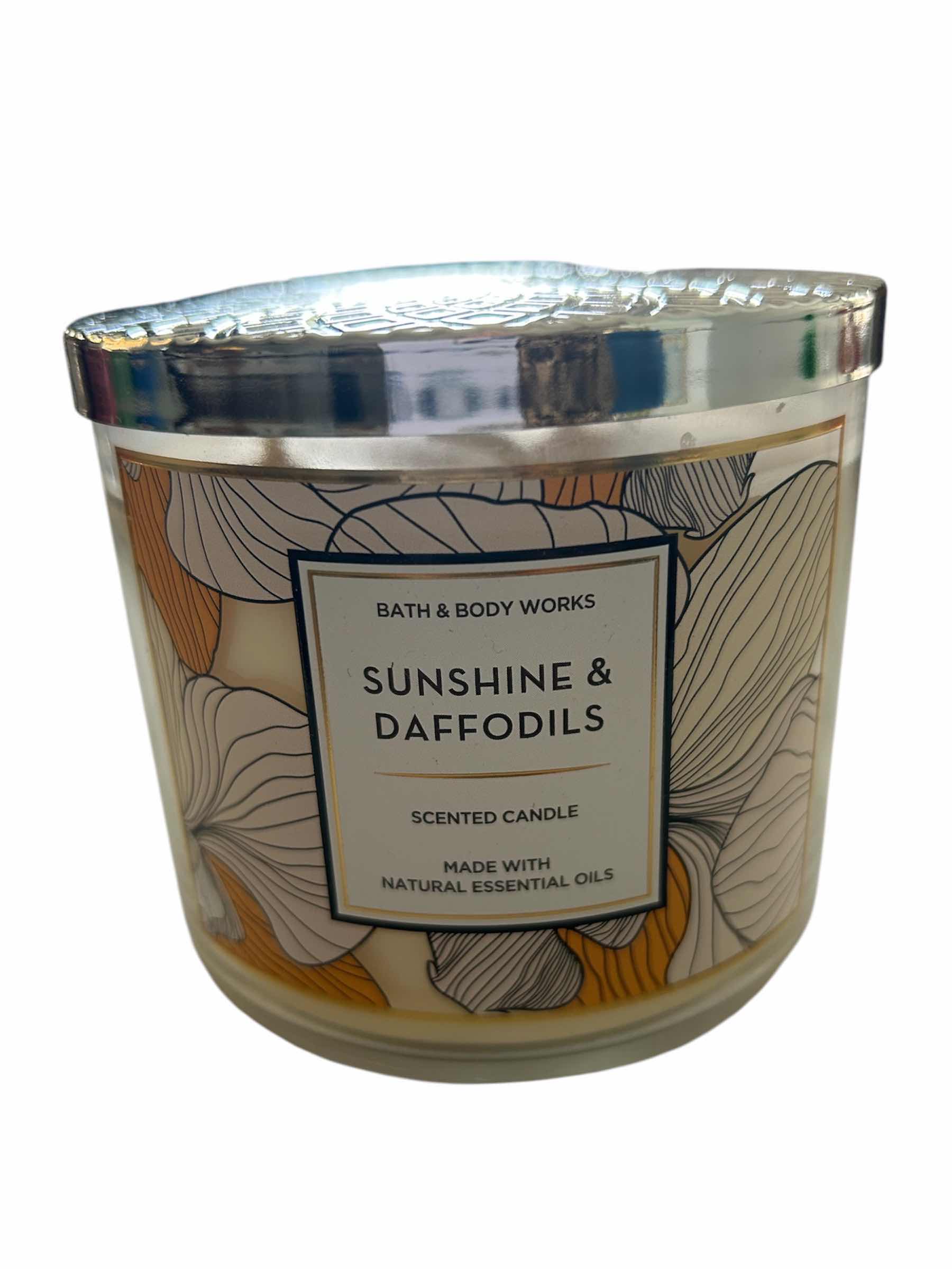 Photo 1 of BATH & BODY WORKS 3-WICK CANDLE 14 oz “SUNSHINE & DAFFODILS“ NIB