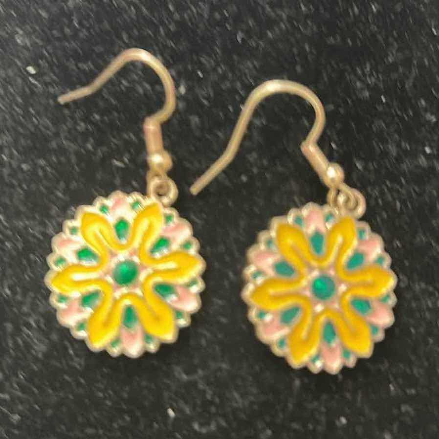 Photo 1 of 2- FUNKY FLOWER EARRINGS GREEN YELLOW