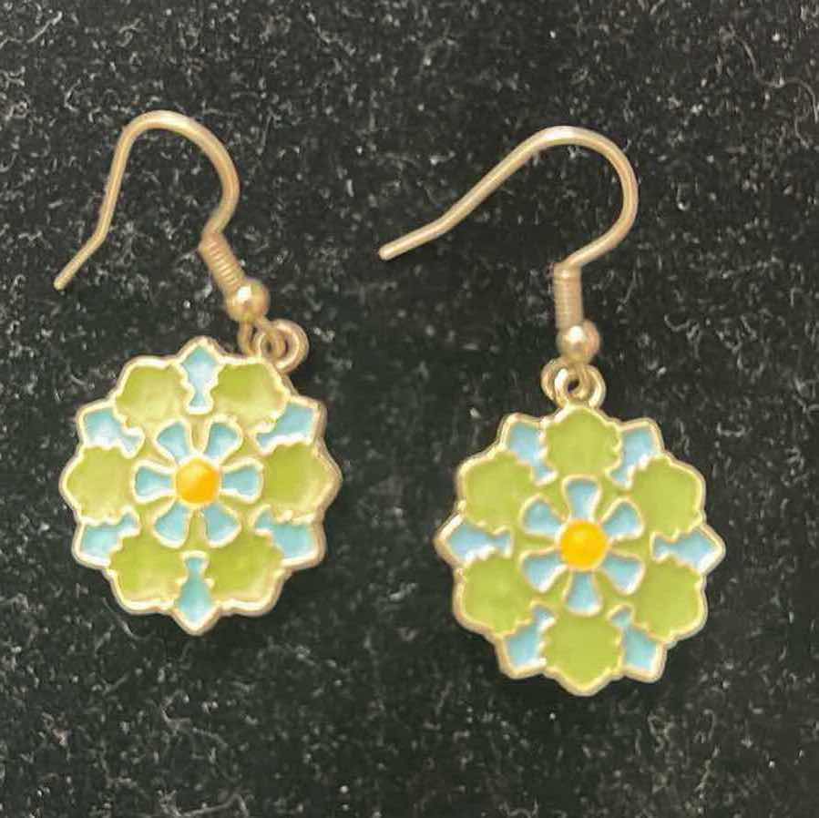 Photo 1 of 2- FUNKY FLOWER EARRINGS GREEN YELLOW