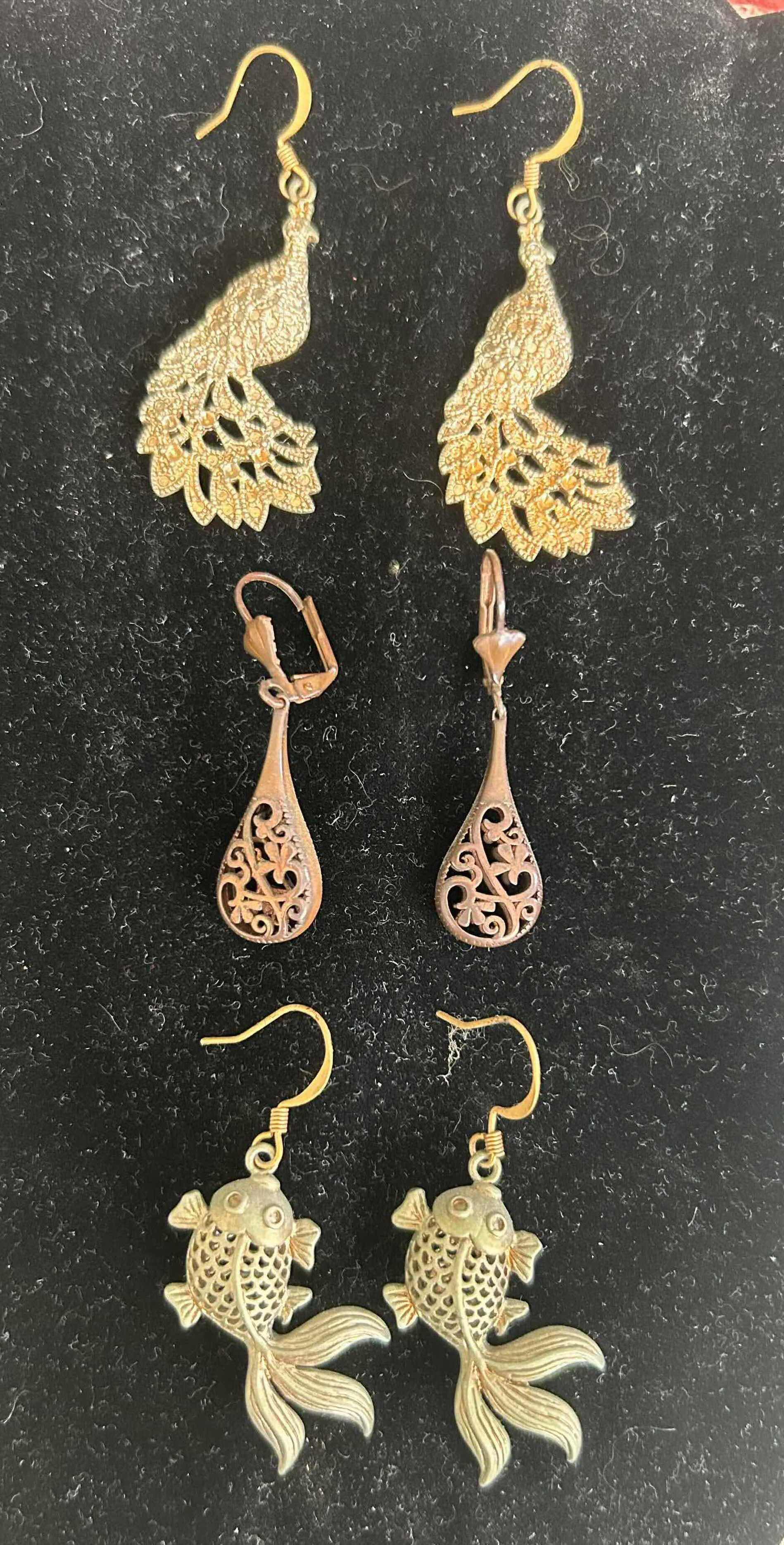 Photo 1 of 3- FILAGREE DANGLE PEACOCK FISH