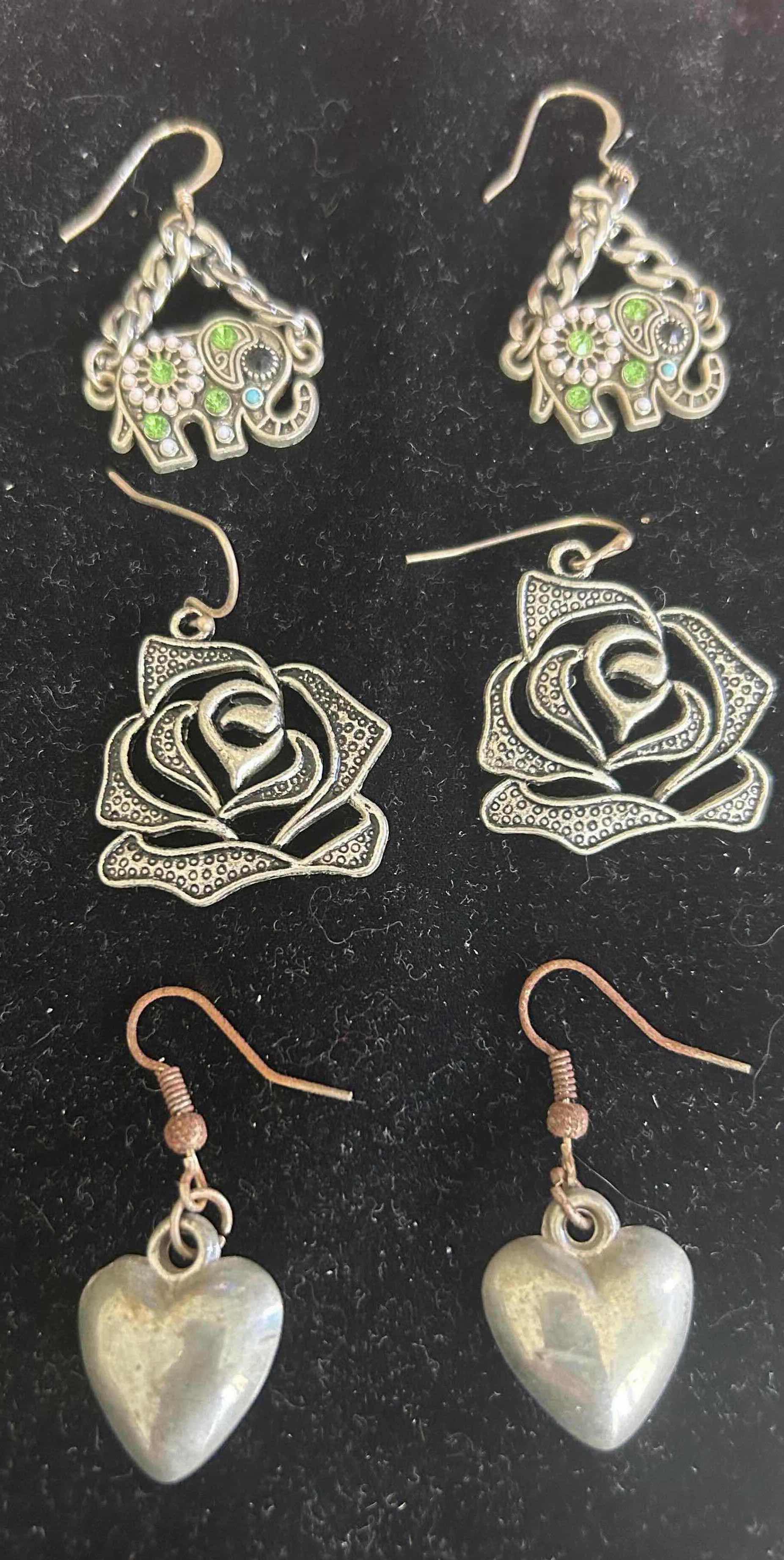 Photo 2 of 3- HANDMADE SILVER DANGLE ELEPHANT ANTIQUE ROSE HEART