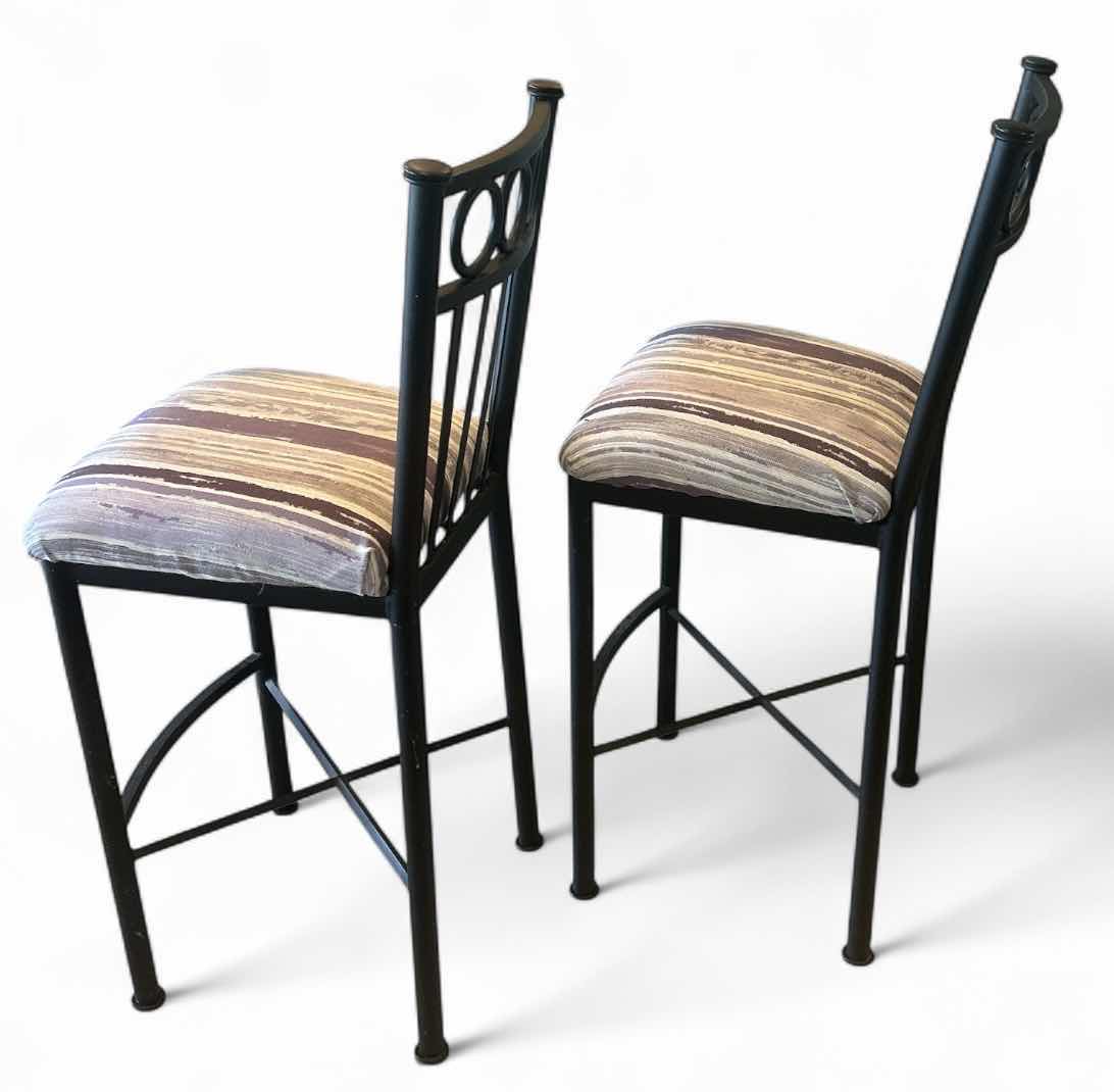 Photo 1 of 2 BLACK METAL BARSTOOL SEAT HEIGHT 29” TOTAL H44.5”