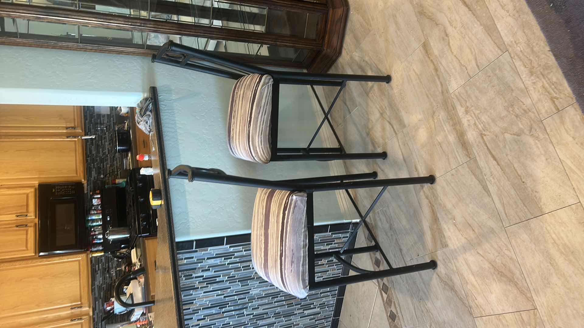 Photo 1 of 2 BLACK METAL BARSTOOL SEAT HEIGHT 29” TOTAL H44.5”