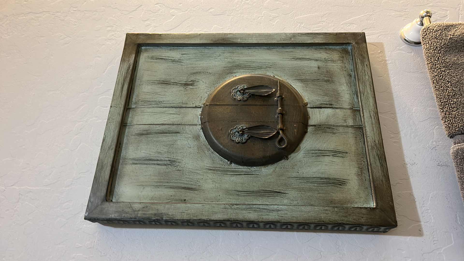 Photo 1 of METAL WALL DECOR 14” x 18”