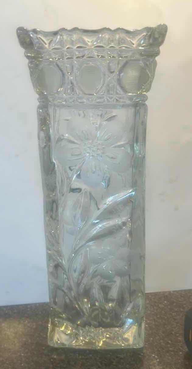 Photo 1 of VINTAGE VASE H10.25”