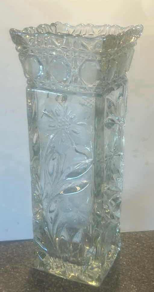Photo 1 of VINTAGE VASE H10.25”