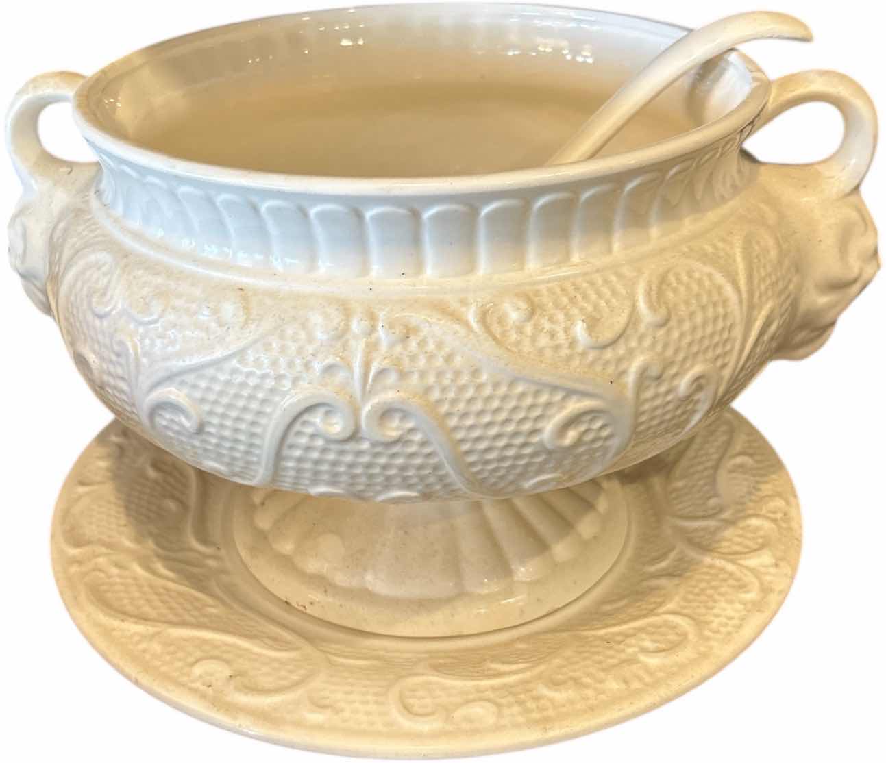 Photo 1 of SOUP TURINE WITH NO LID