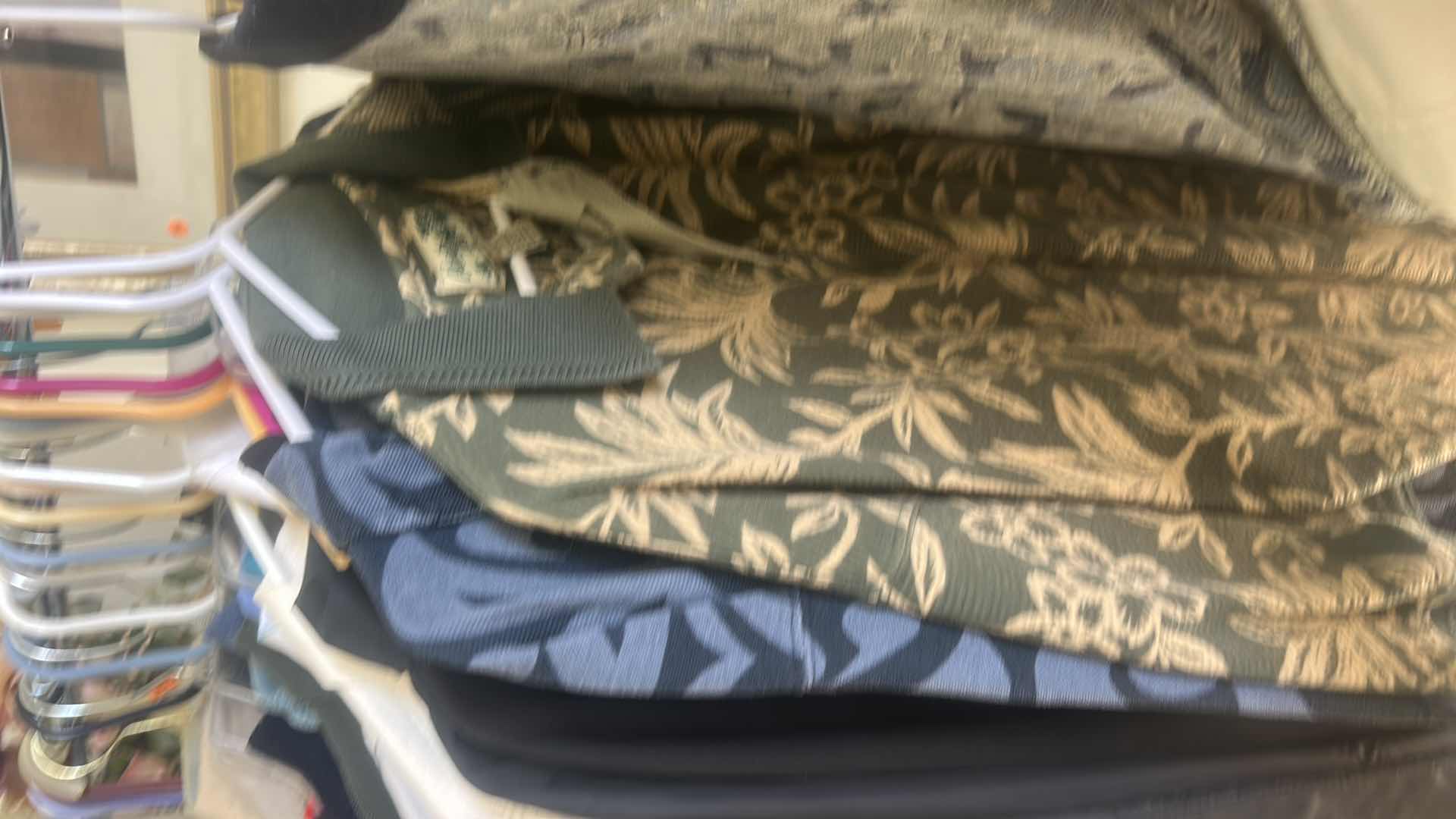 Photo 6 of MENS CLOTHING MOSTLY SIZE LARGE