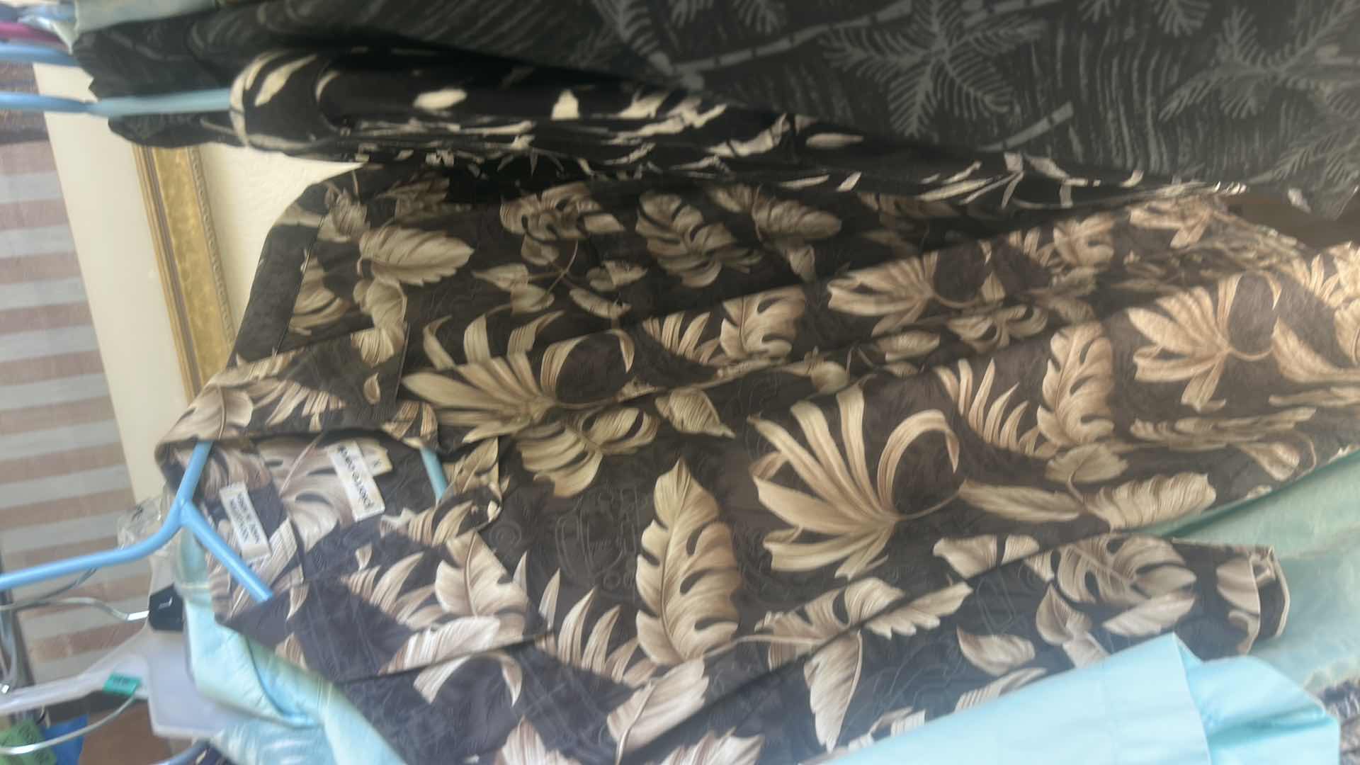 Photo 1 of MENS CLOTHING & A FEW WOMENS MOSTLY SIZE LARGE