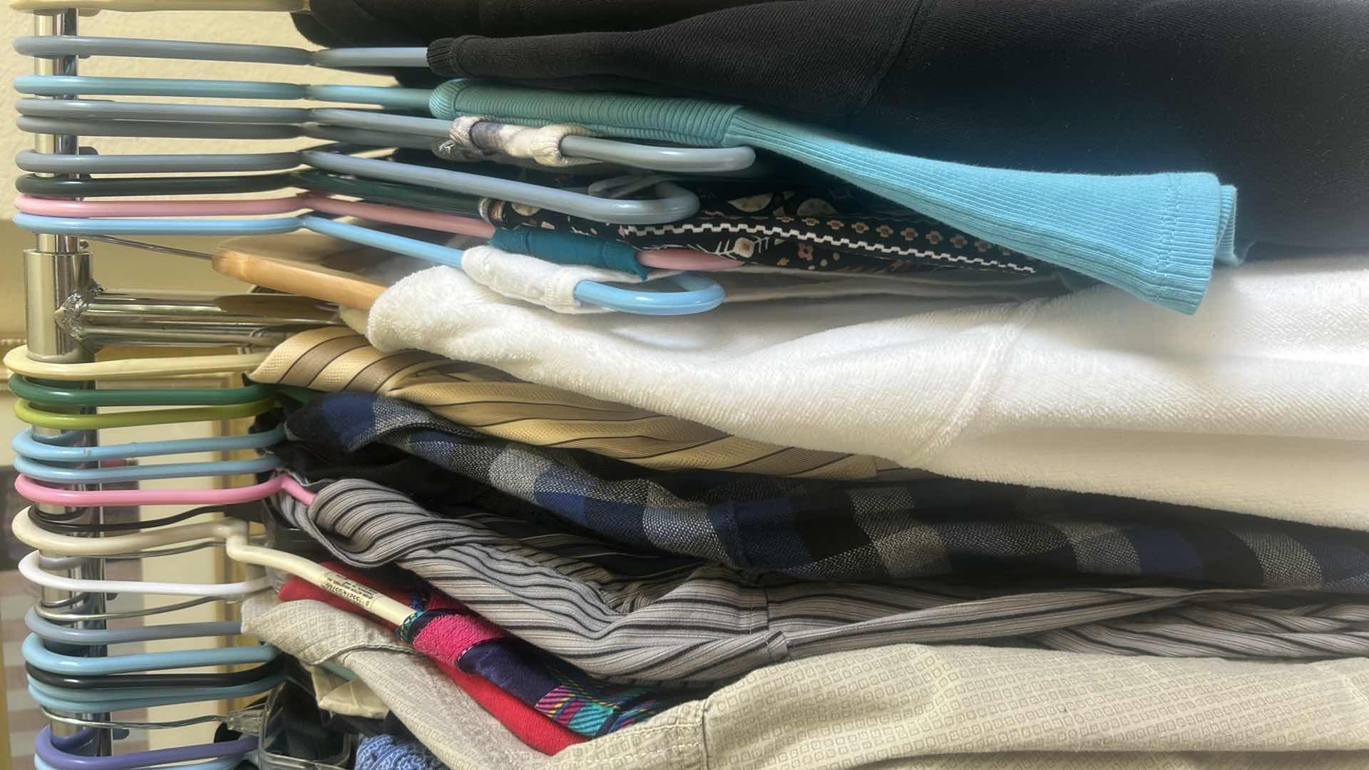 Photo 1 of MENS CLOTHING & A FEW WOMENS MOSTLY SIZE LARGE