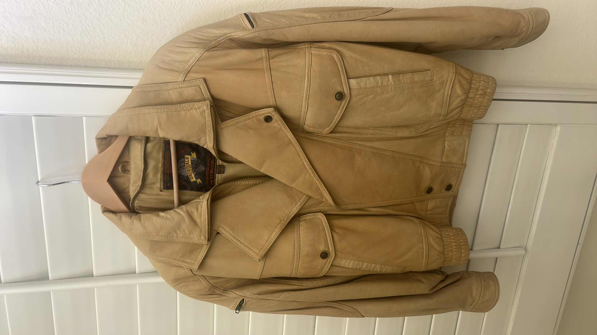 Photo 1 of MENS LEATHER JACKET SIZE MED