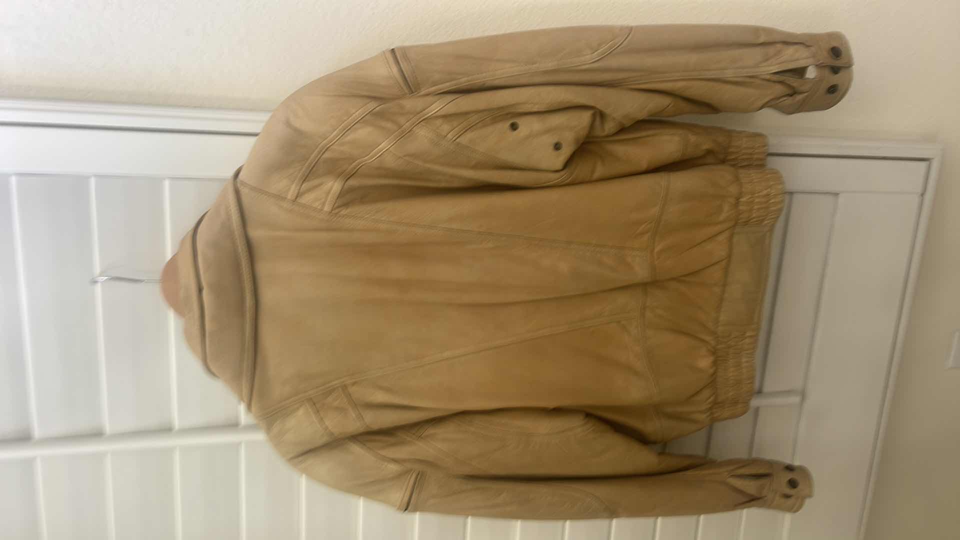 Photo 1 of MENS LEATHER JACKET SIZE MED