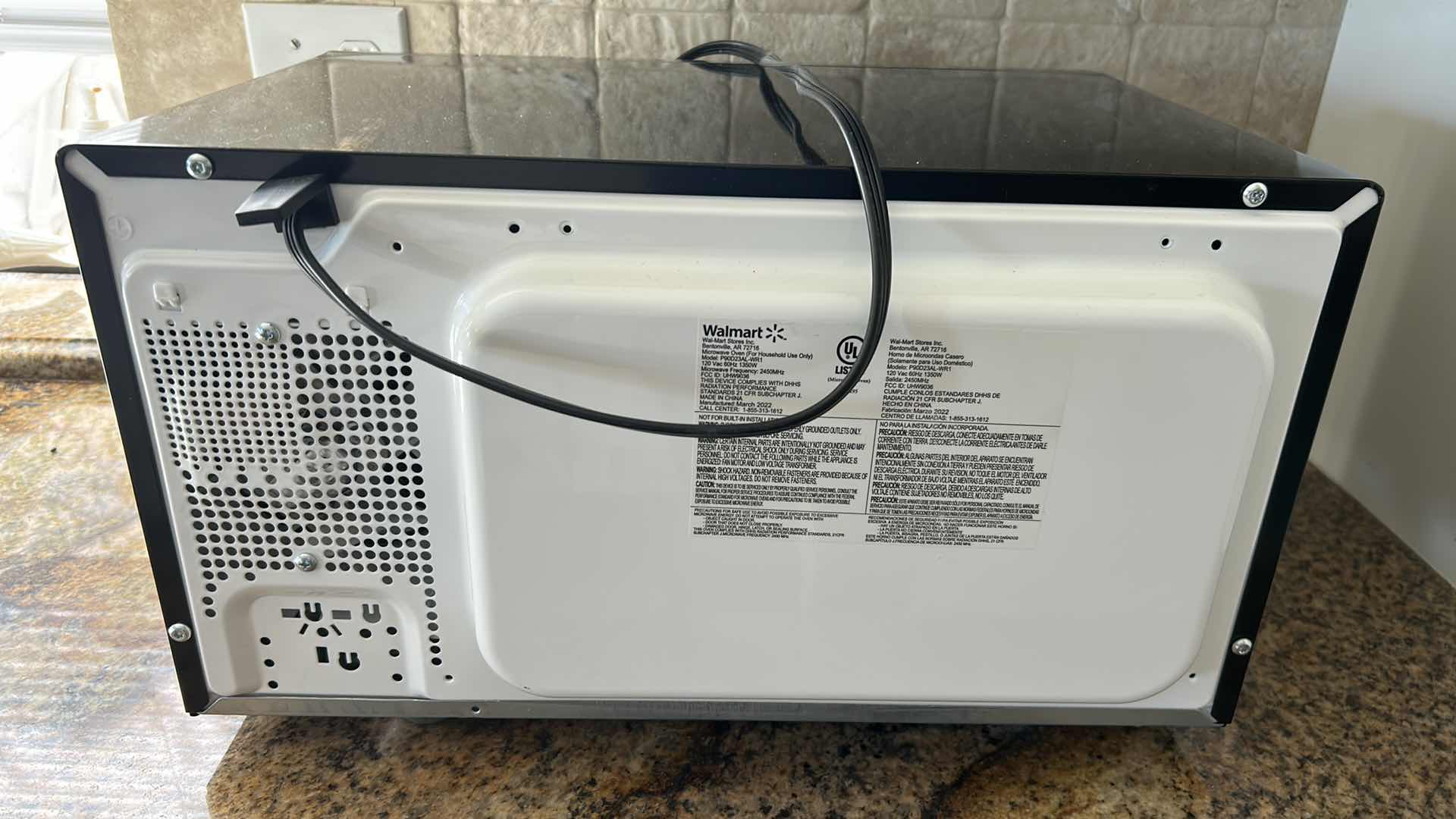 Photo 1 of HAMILTON BEACH COUNTERTOP MICROWAVE 19" X 13"