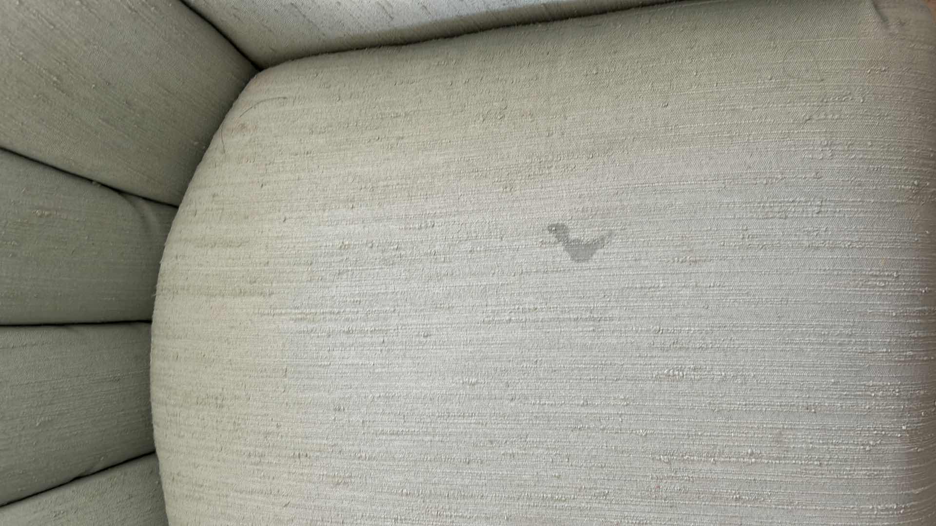 Photo 1 of 2 - GREEN BROYHILL CLAM SHELL STYLE BACK CHAIRS NEEDS CLEANING