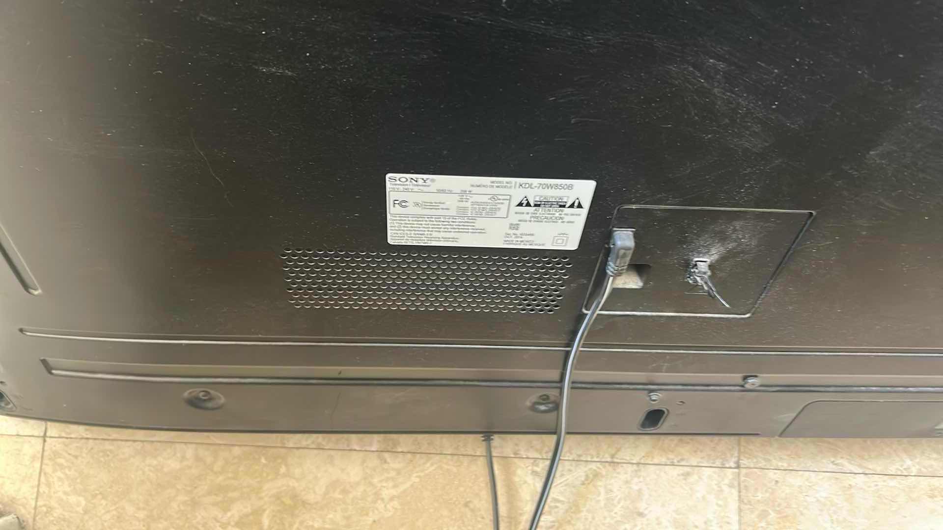 Photo 1 of 70" SONY KDL- 70W850B BRAVIA FLAT SCREEN NO REMOTE VERY HEAVY 