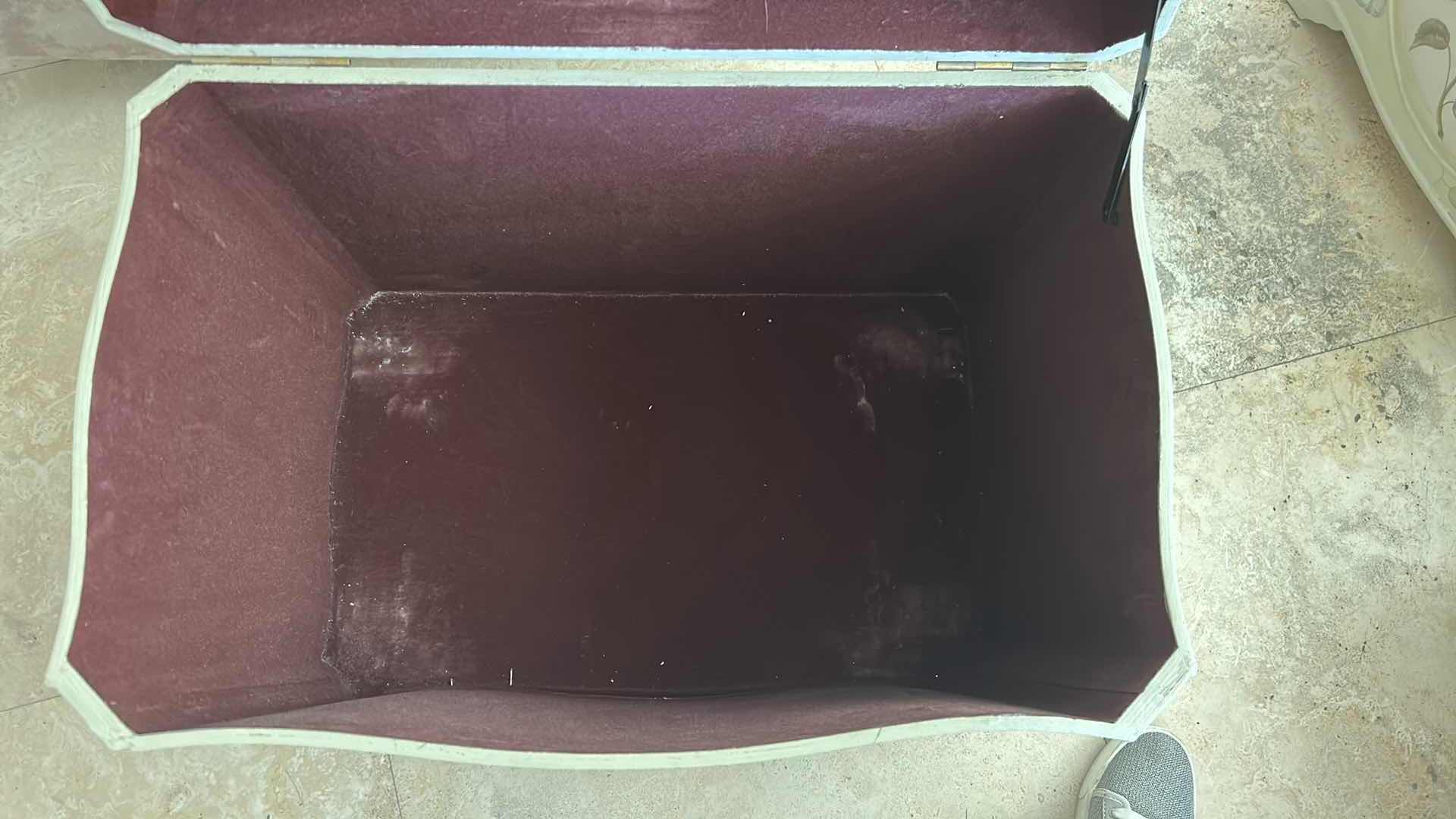 Photo 1 of 3 - HAND PAINTED FRENCH PROVINCIAL NESTING CHESTS W  HYDRANGEAS H 19" 15" 11"