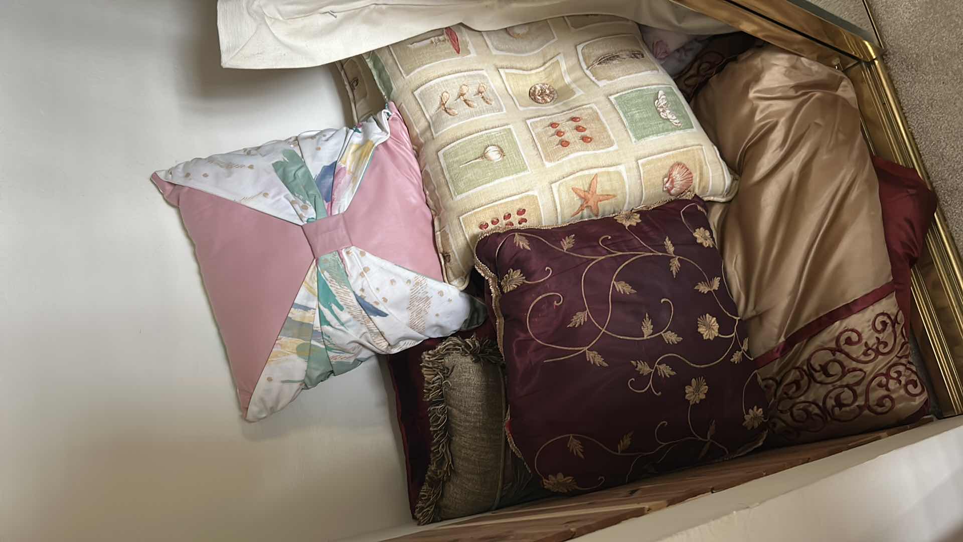 Photo 1 of CONTENTS OF CLOSET ASSORTED DECORATIVE PILLOWS