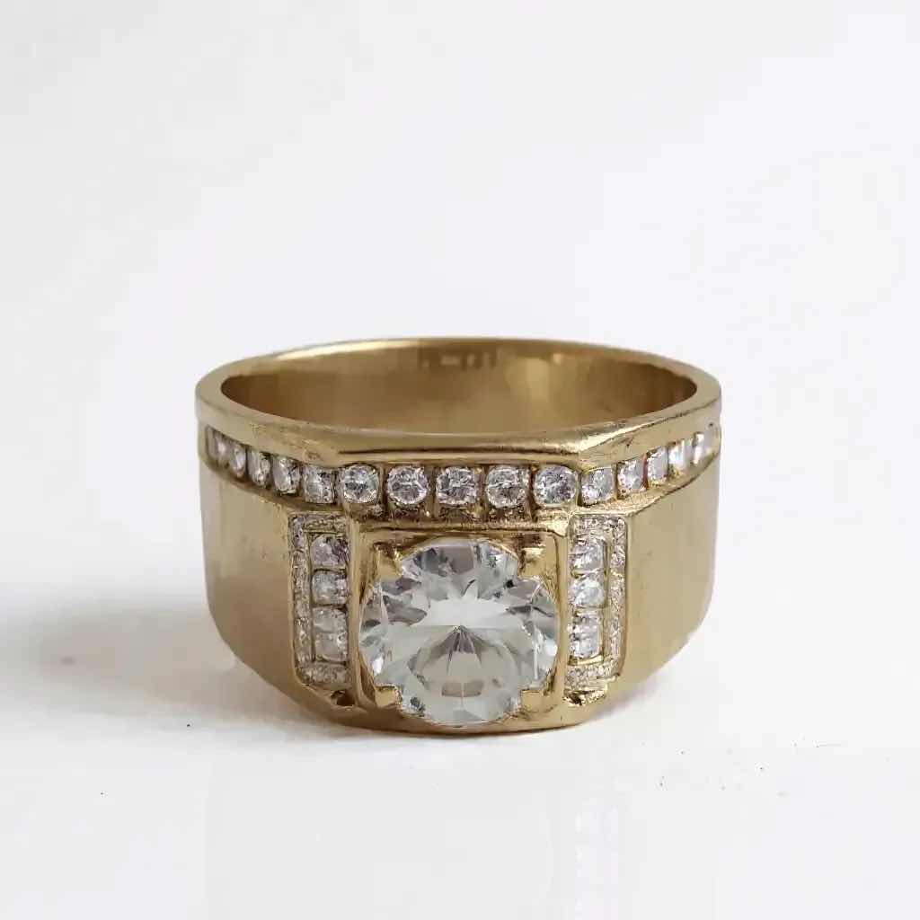 Photo 1 of 18K YELLOW GOLD W 0.70 ctw DIAMOND RING (SIZE 8.25) TTL GRAMS 11.90 W INSURANCE APPRAISAL ITEM # 2006 