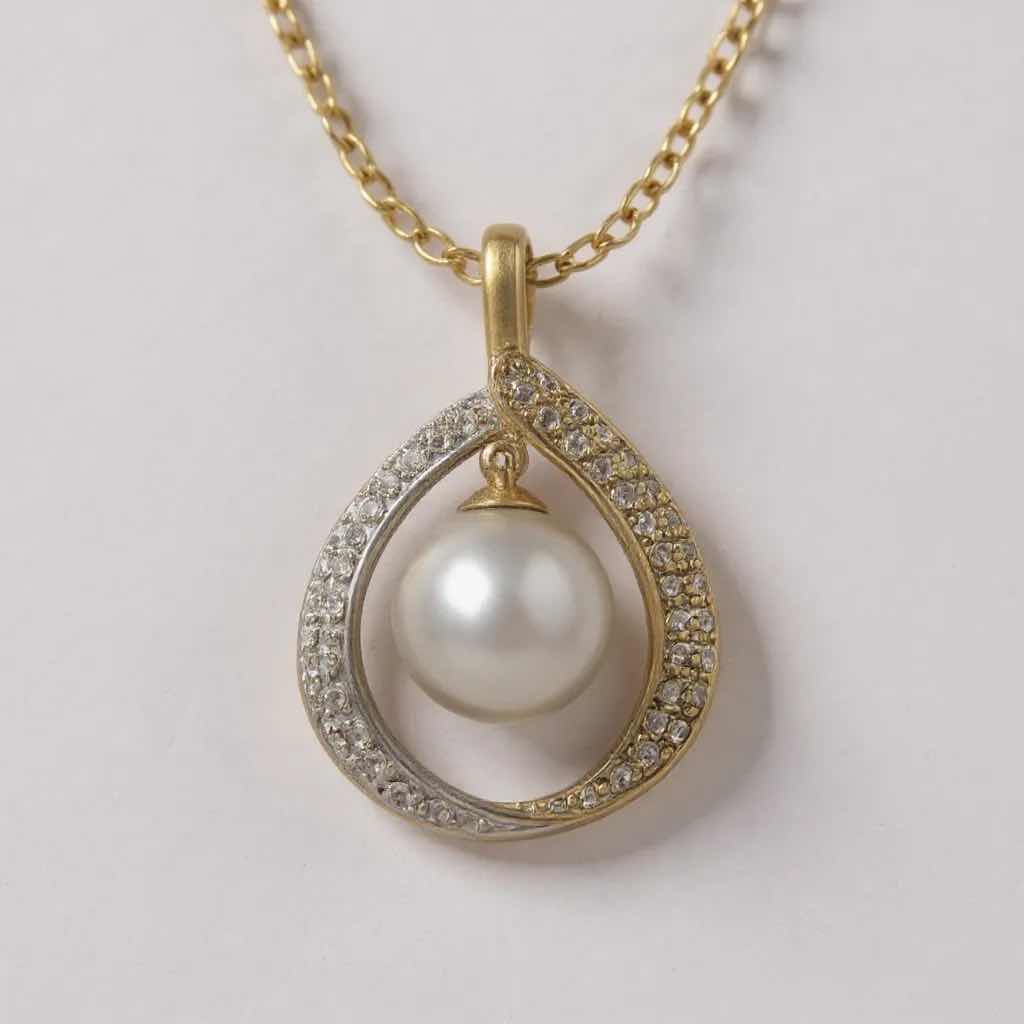 Photo 1 of 18K TWO TONE PEARL/W .50 ctw DIAMOND PENDANT TTL GRAMS 7.49 W INSURANCE APPRAISAL ITEM # 2016 