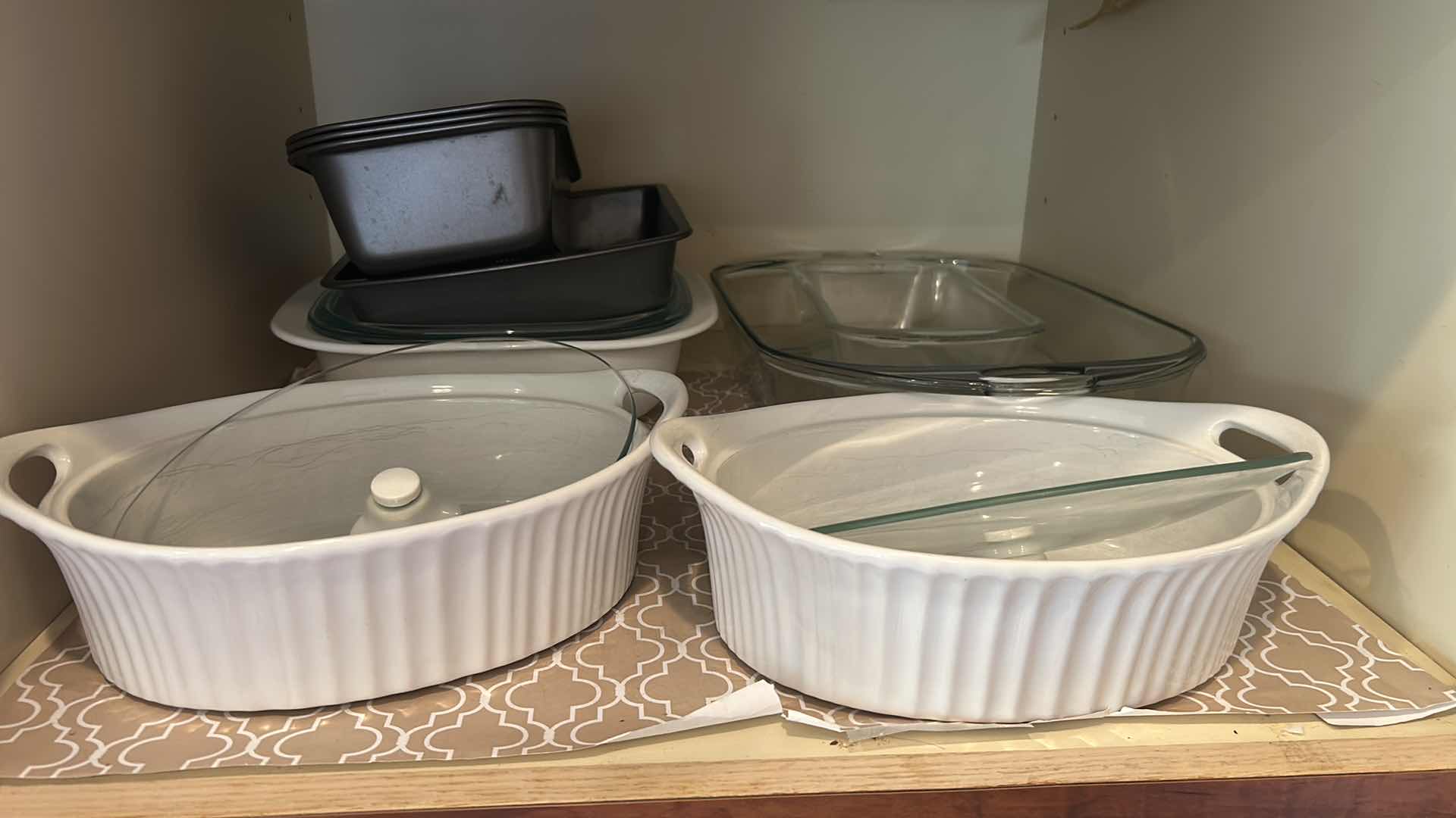 Photo 1 of CONTENTS OF SHELF BAKING DISHES