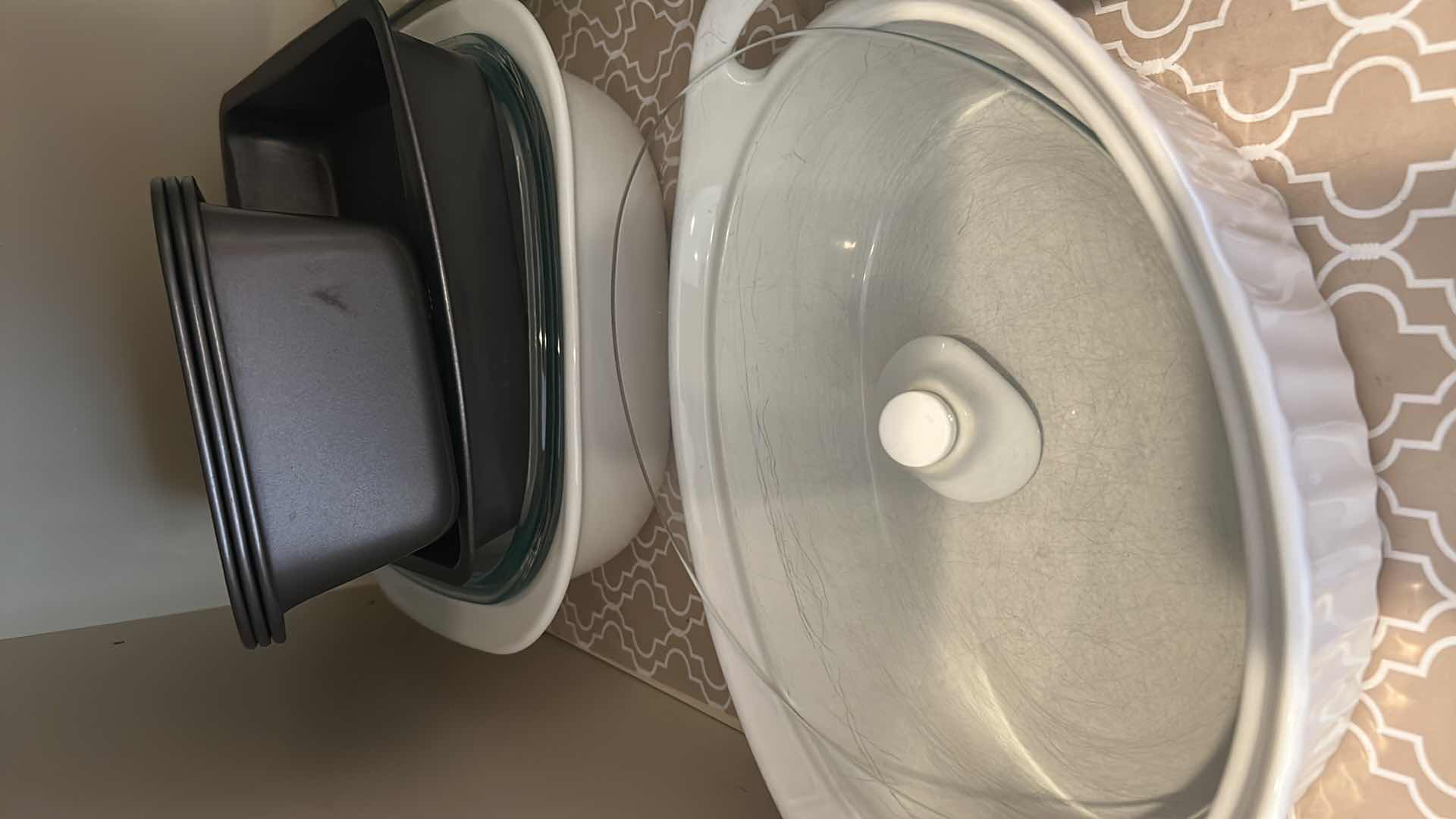 Photo 1 of CONTENTS OF SHELF BAKING DISHES