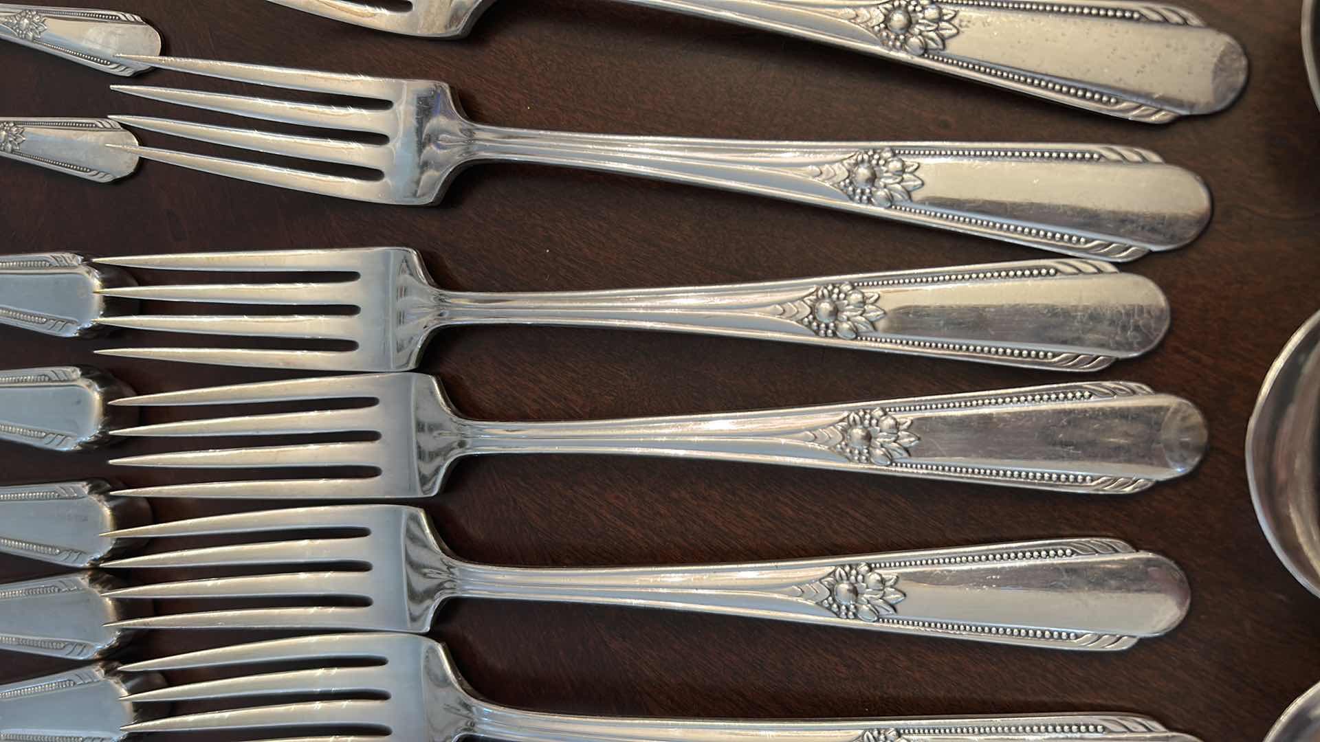 Photo 1 of 45 PCS WM ROGERS  SILVER PLATED HERITAGE FLATWARE