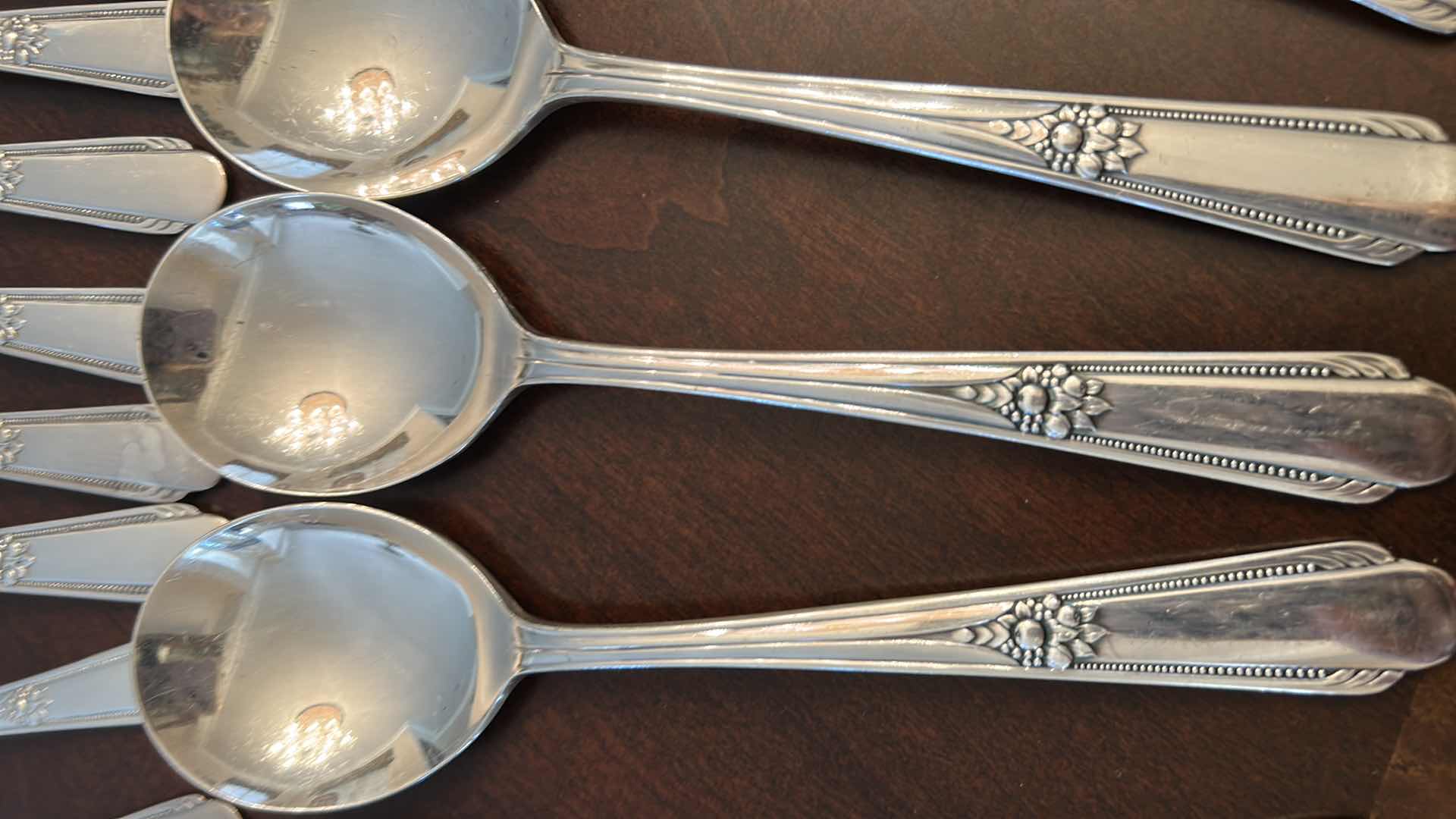 Photo 1 of 45 PCS WM ROGERS  SILVER PLATED HERITAGE FLATWARE
