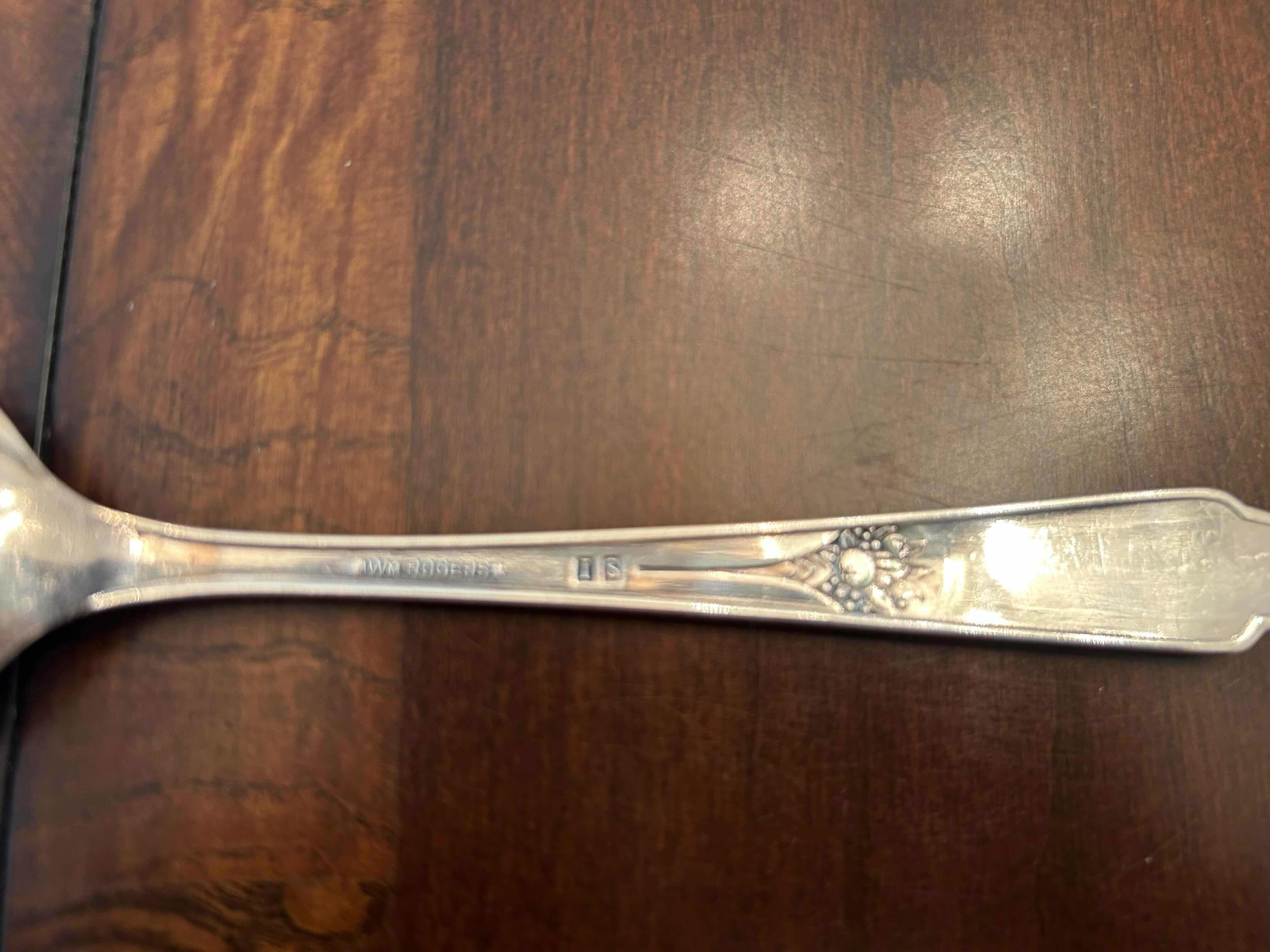 Photo 1 of 45 PCS WM ROGERS  SILVER PLATED HERITAGE FLATWARE