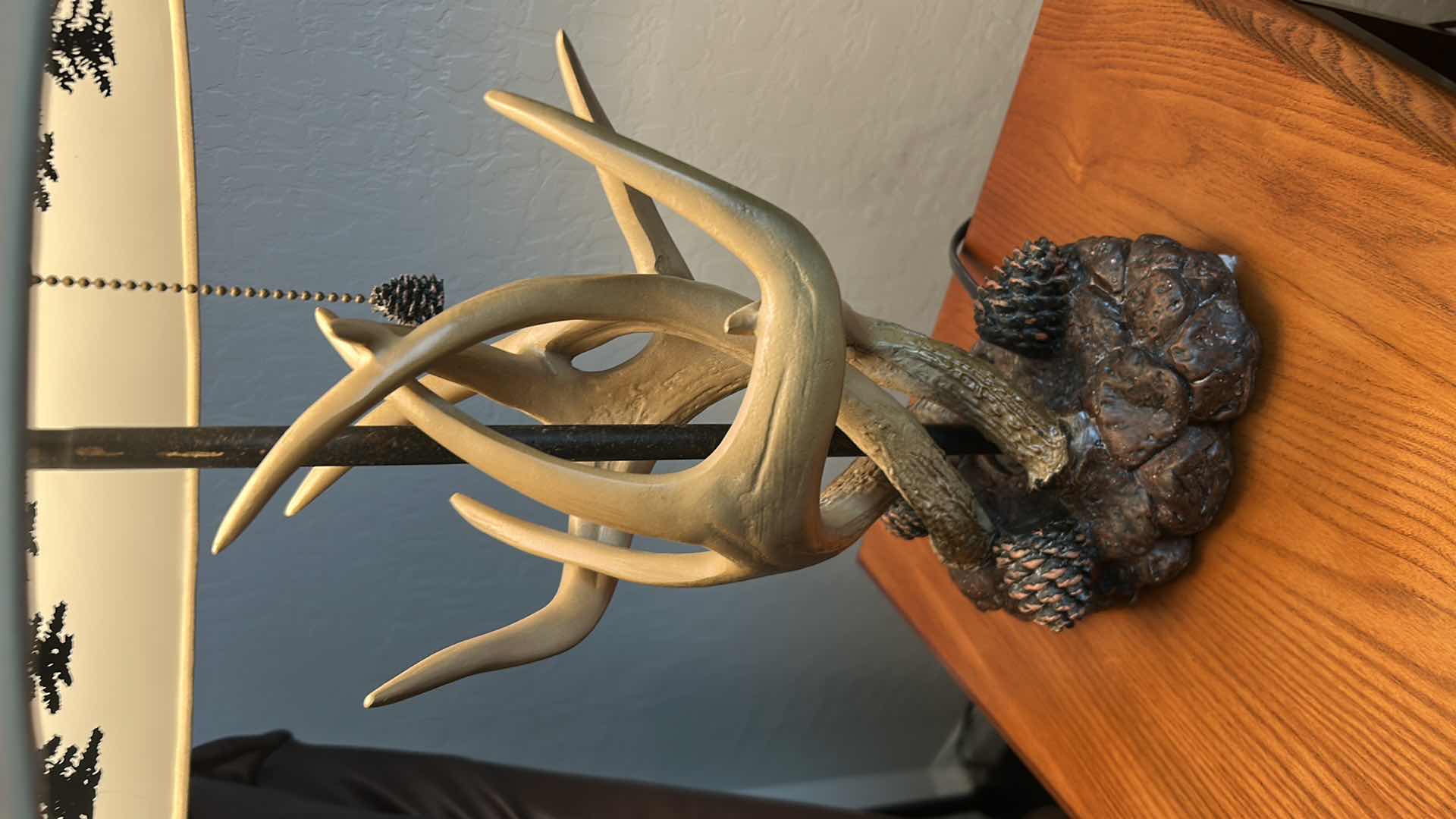 Photo 1 of ANTLER RESIN BODY TABLE LAMP H 26" 