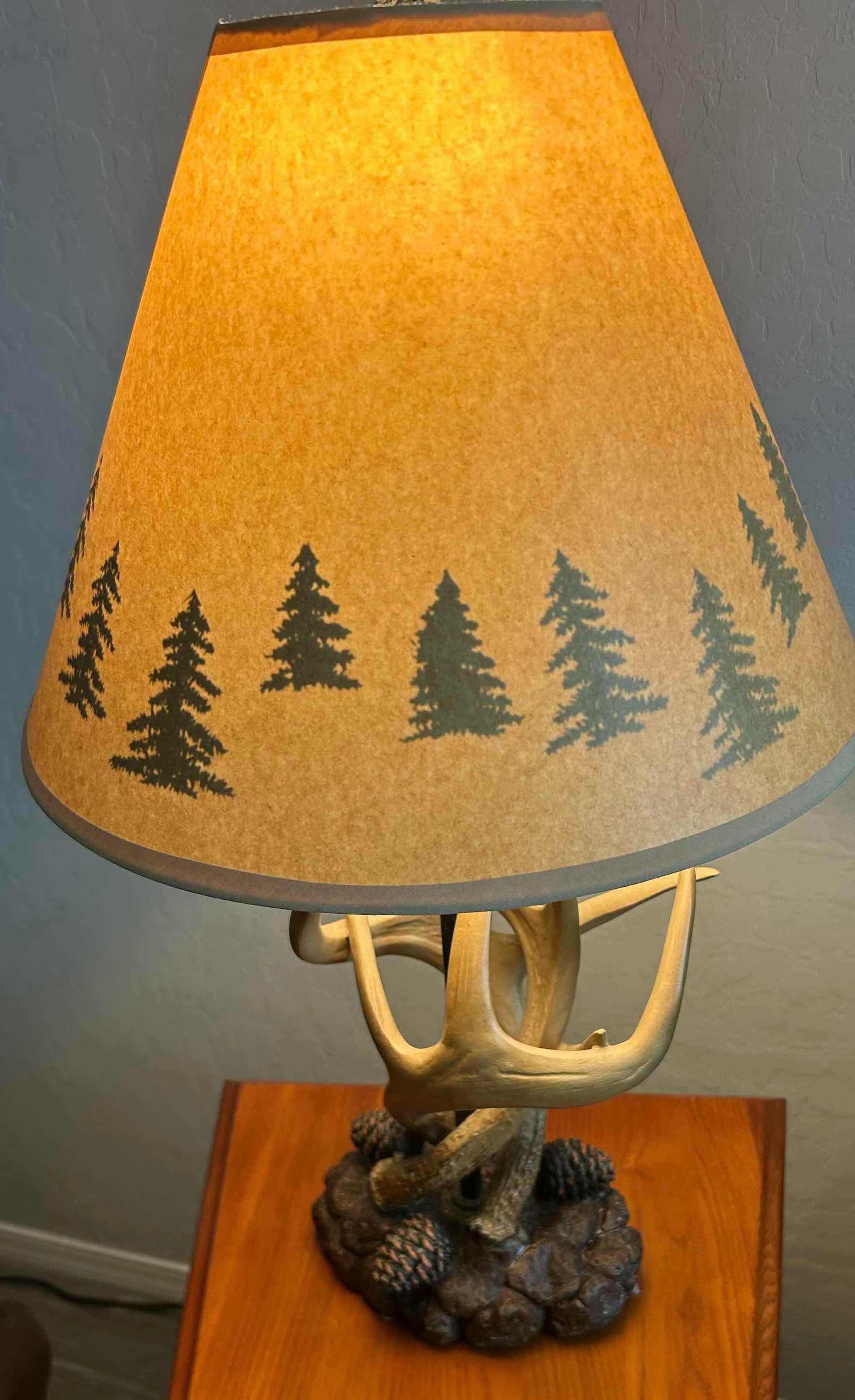 Photo 1 of ANTLER RESIN BODY TABLE LAMP H 26" 