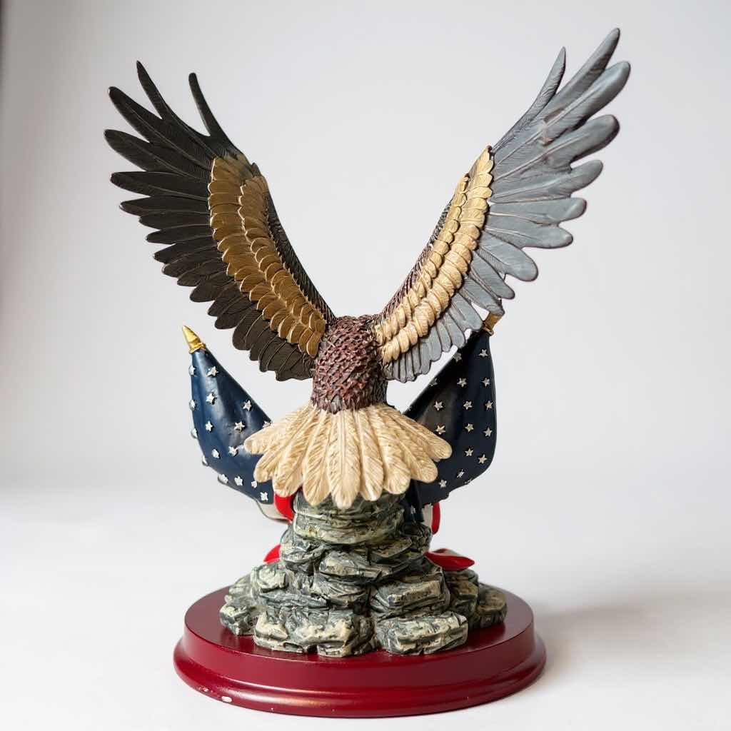 Photo 1 of POLYRESIN SCUPTURE " AMERICAN PRIDE " H 10"